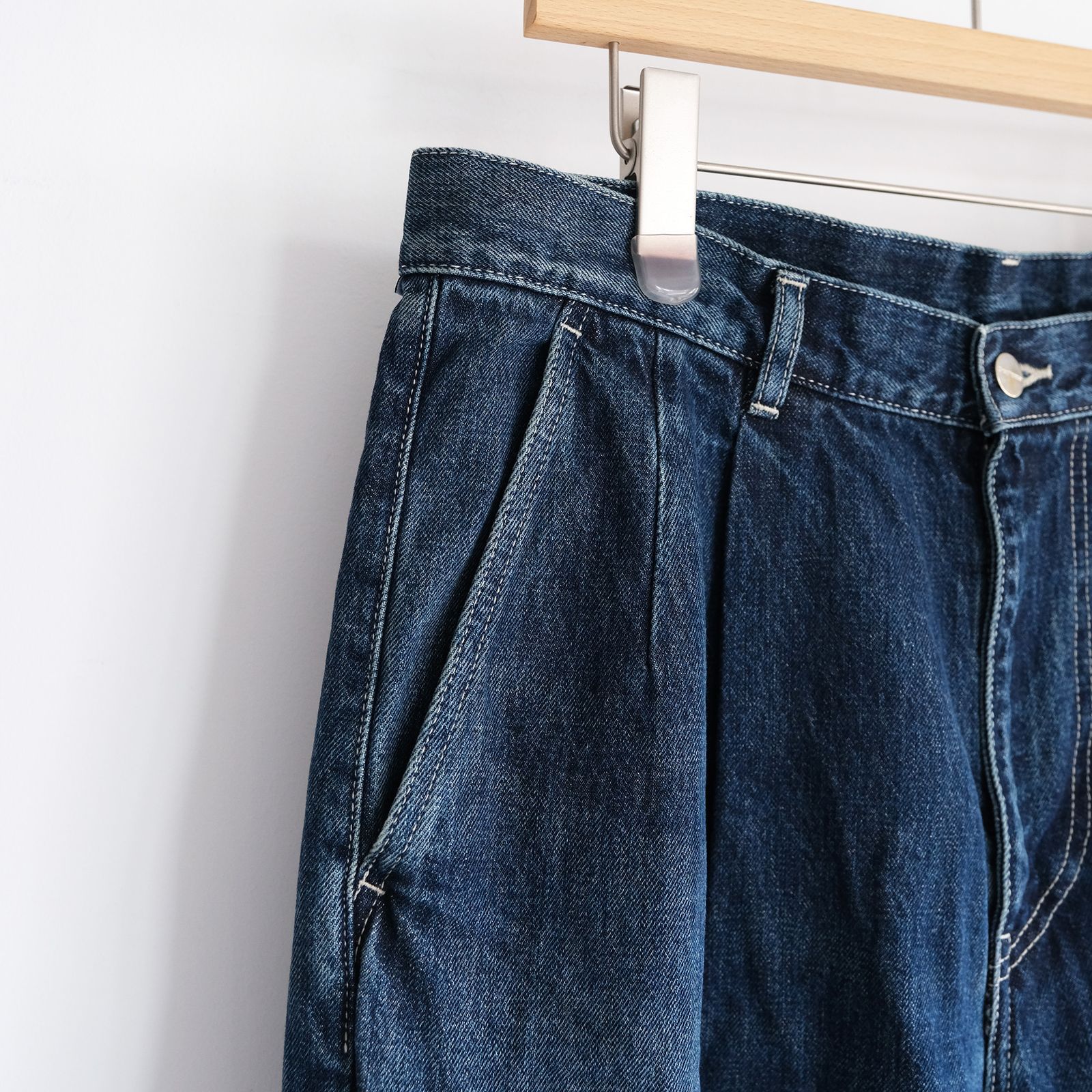 Selvage Denim Two Tuck Tapered Pants -パンツ-（Indigo Dark Fade / インディゴダークフェード）