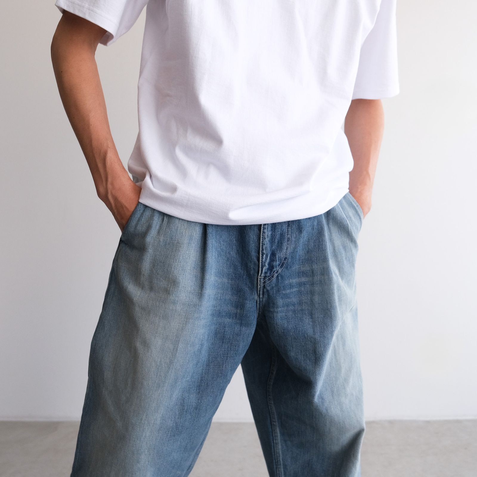 Selvage Denim Two Tuck Tapered Pants -パンツ-（Indigo Light Fade / インディゴライトフェード）