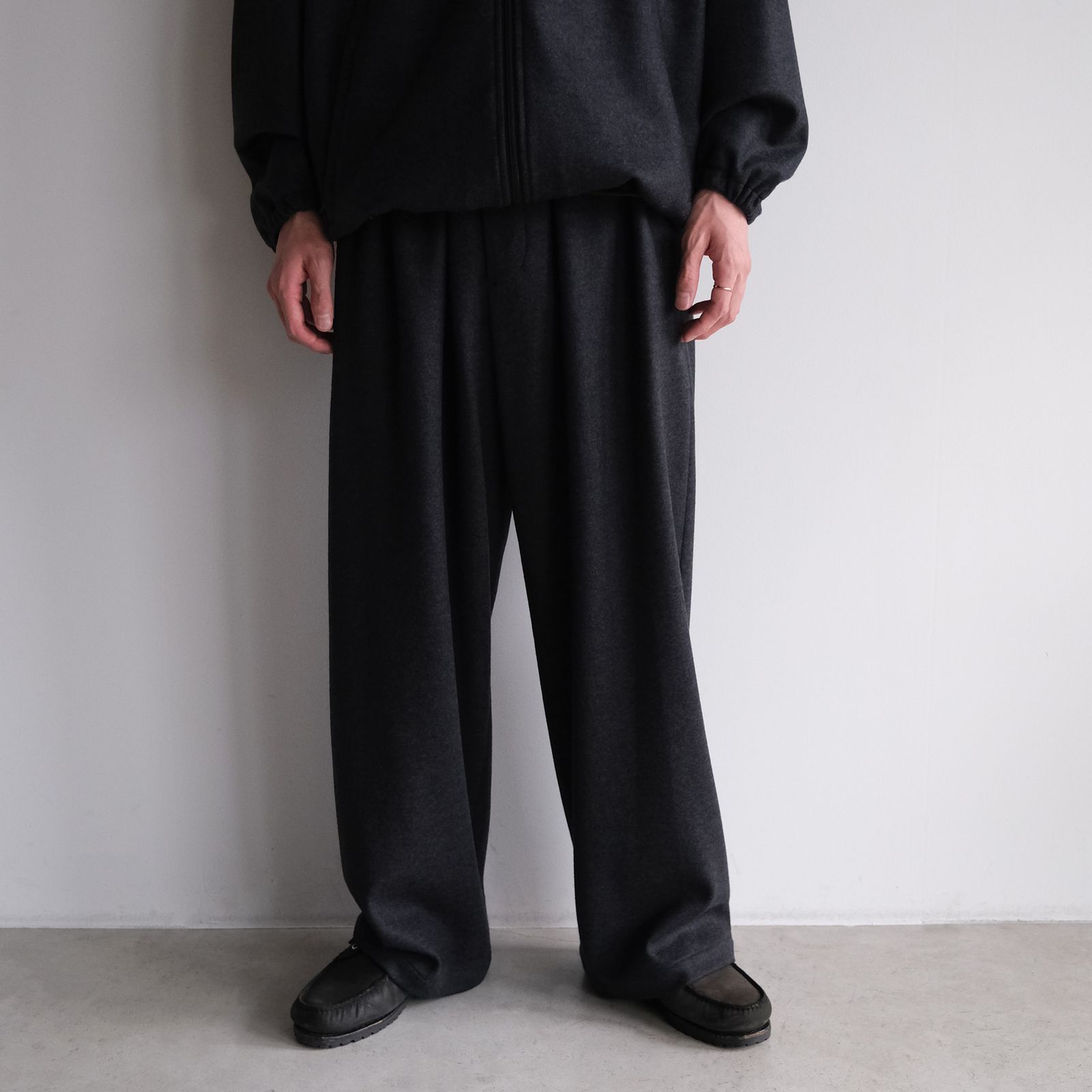 Wool Smooth Flannel Easy Wide Pants -パンツ-（Gray / グレー）