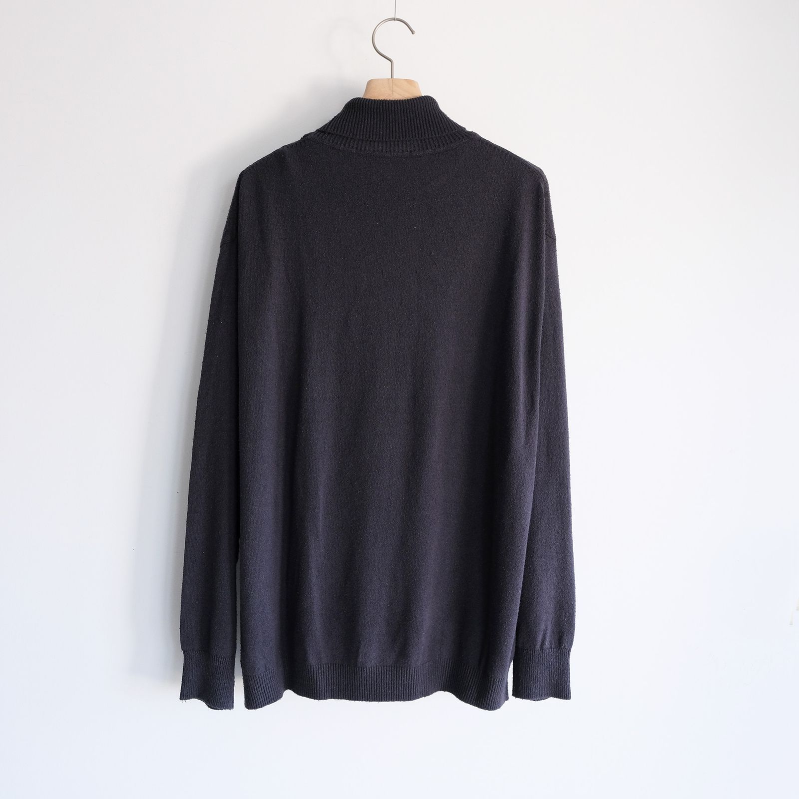 Silk Knit Turtle Neck -ニット-（Dark Navy / ダークネイビー）
