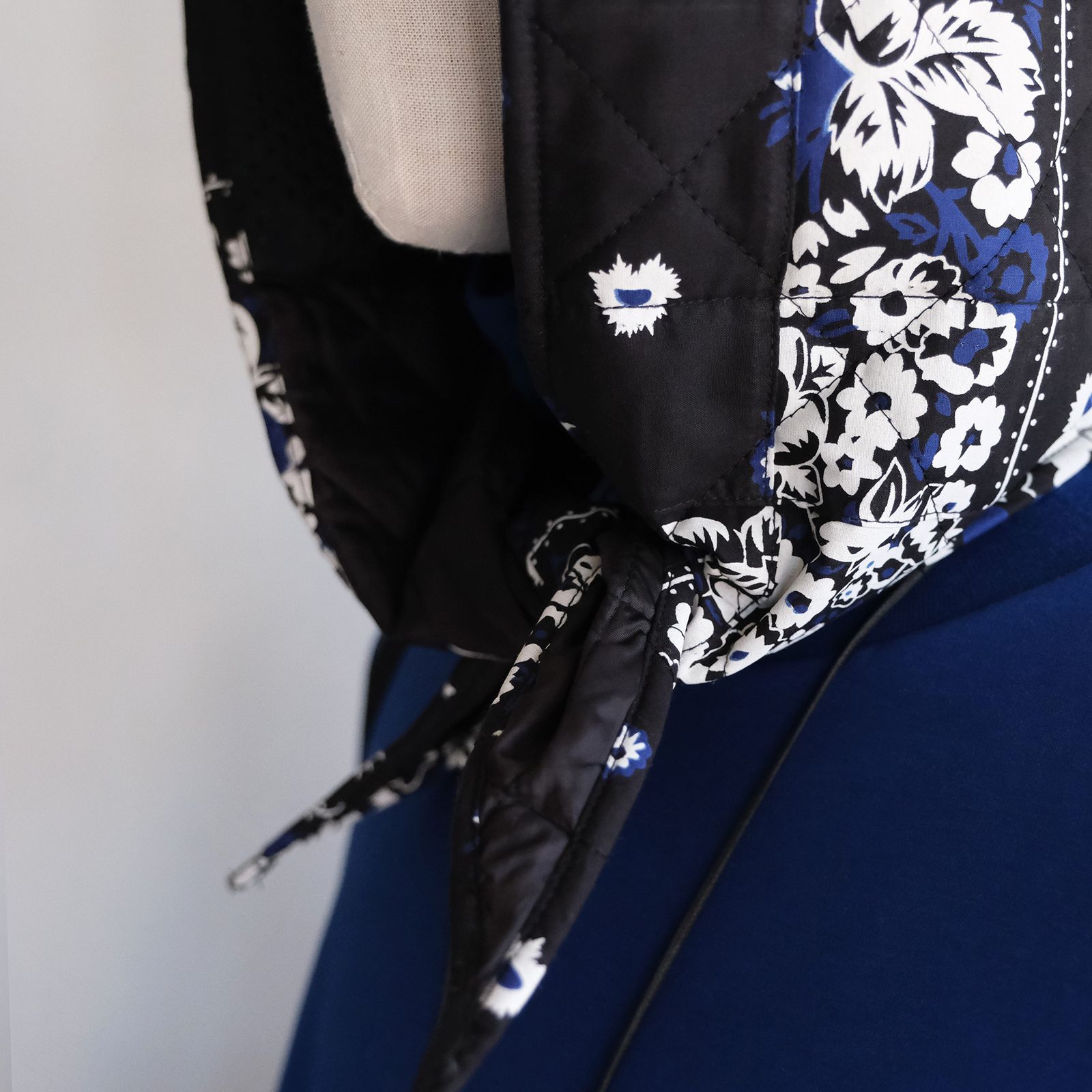 Patchwork Bandana Quilted Hood -スカーフ-（Black×Blue / ブラック×ブルー）