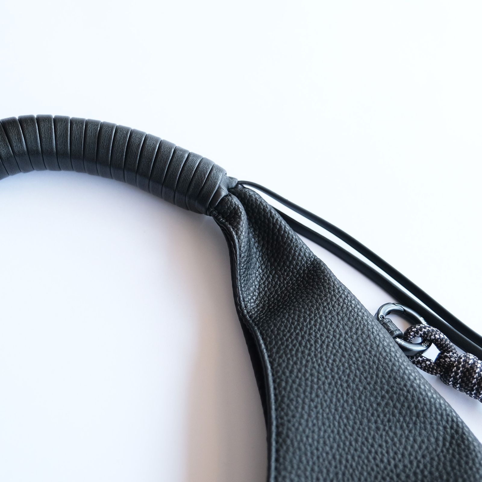 Tech Leather Wrapping Handle Tote -バッグ-（Charcoal / チャコール）