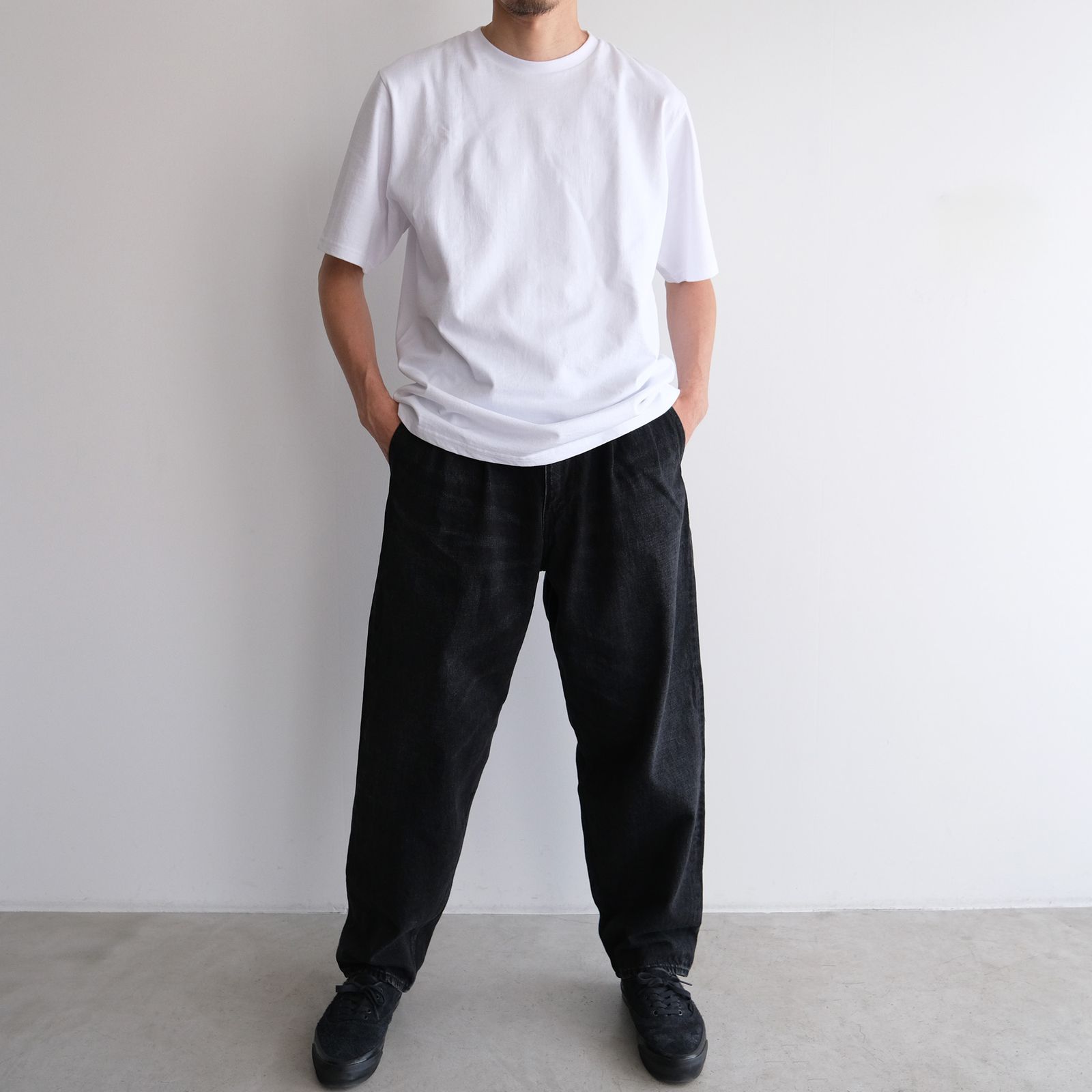 Selvage Denim Two Tuck Tapered Pants -パンツ-（Black Dark Fade / ブラックダークフェード）