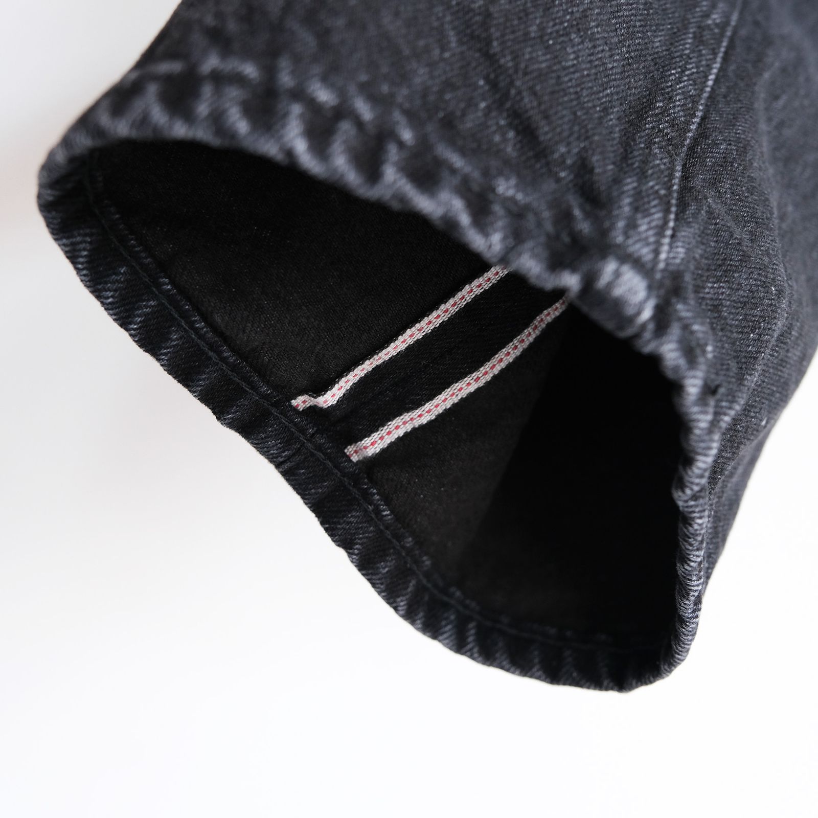 Selvage Denim Two Tuck Tapered Pants -パンツ-（Black Dark Fade / ブラックダークフェード）
