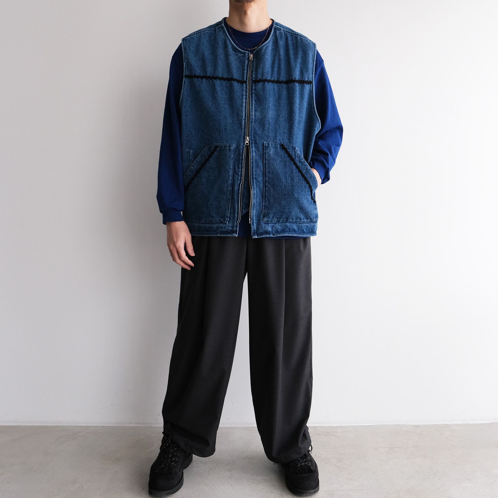 Trim Embroidery Denim Vest -ベスト-（Indigo×Black / インディゴ×ホワイト）
