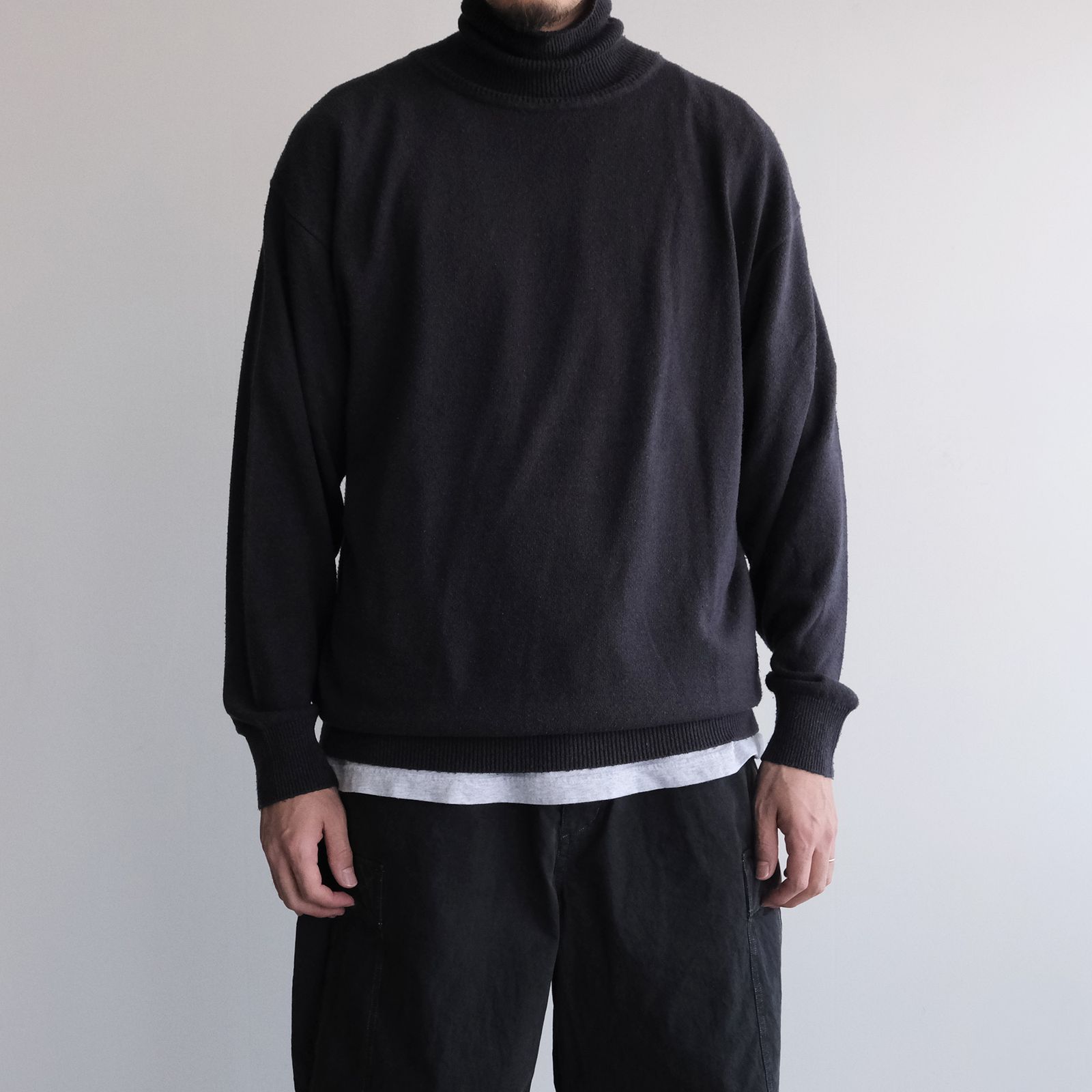 Silk Knit Turtle Neck -ニット-（Dark Navy / ダークネイビー）
