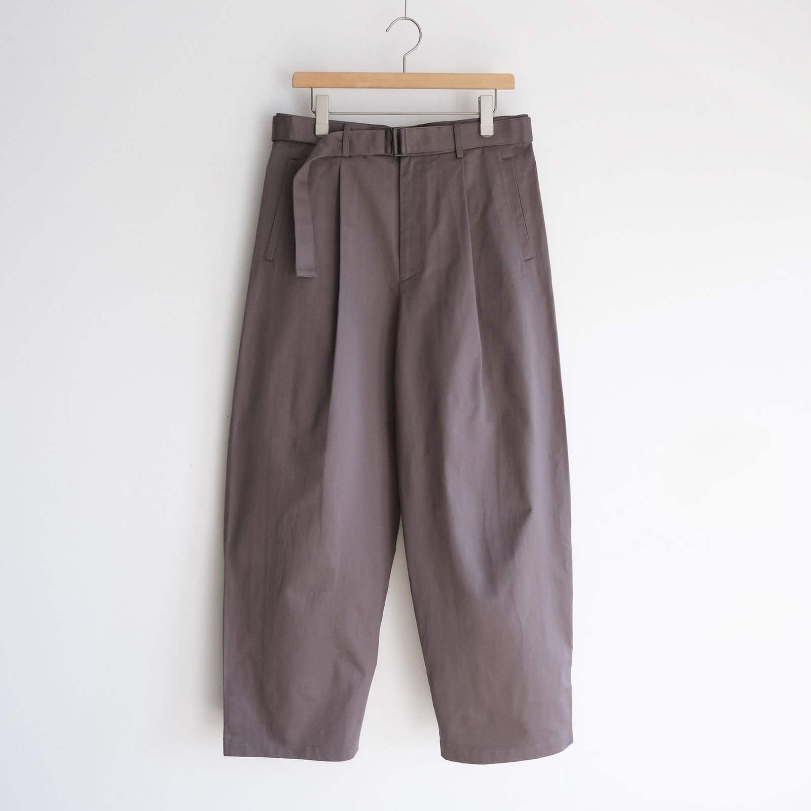 Dry Westpoint Barrel-Fit Belted Pants -パンツ-（Stone Gray / ストーングレー）GM263-40381