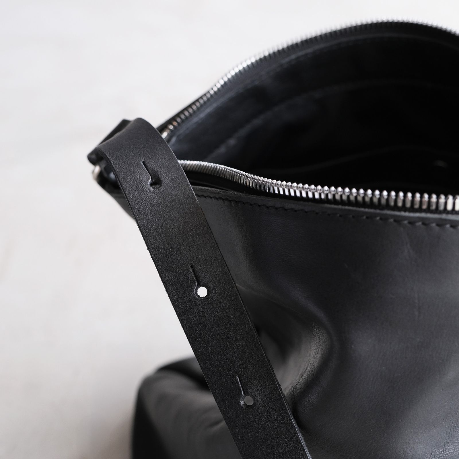 Soft Horse Full Grain Nylon Lining Shoulder Bag -バッグ-（Black / ブラック）
