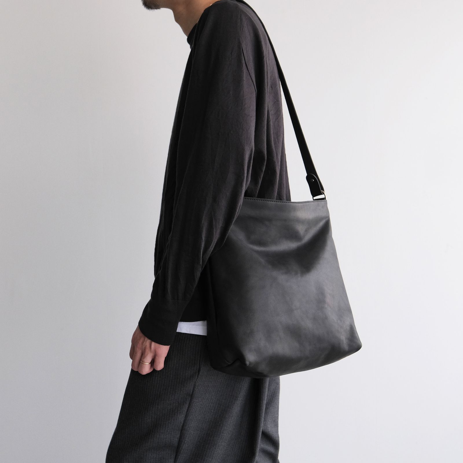 Soft Horse Full Grain Nylon Lining Shoulder Bag -バッグ-（Black / ブラック）
