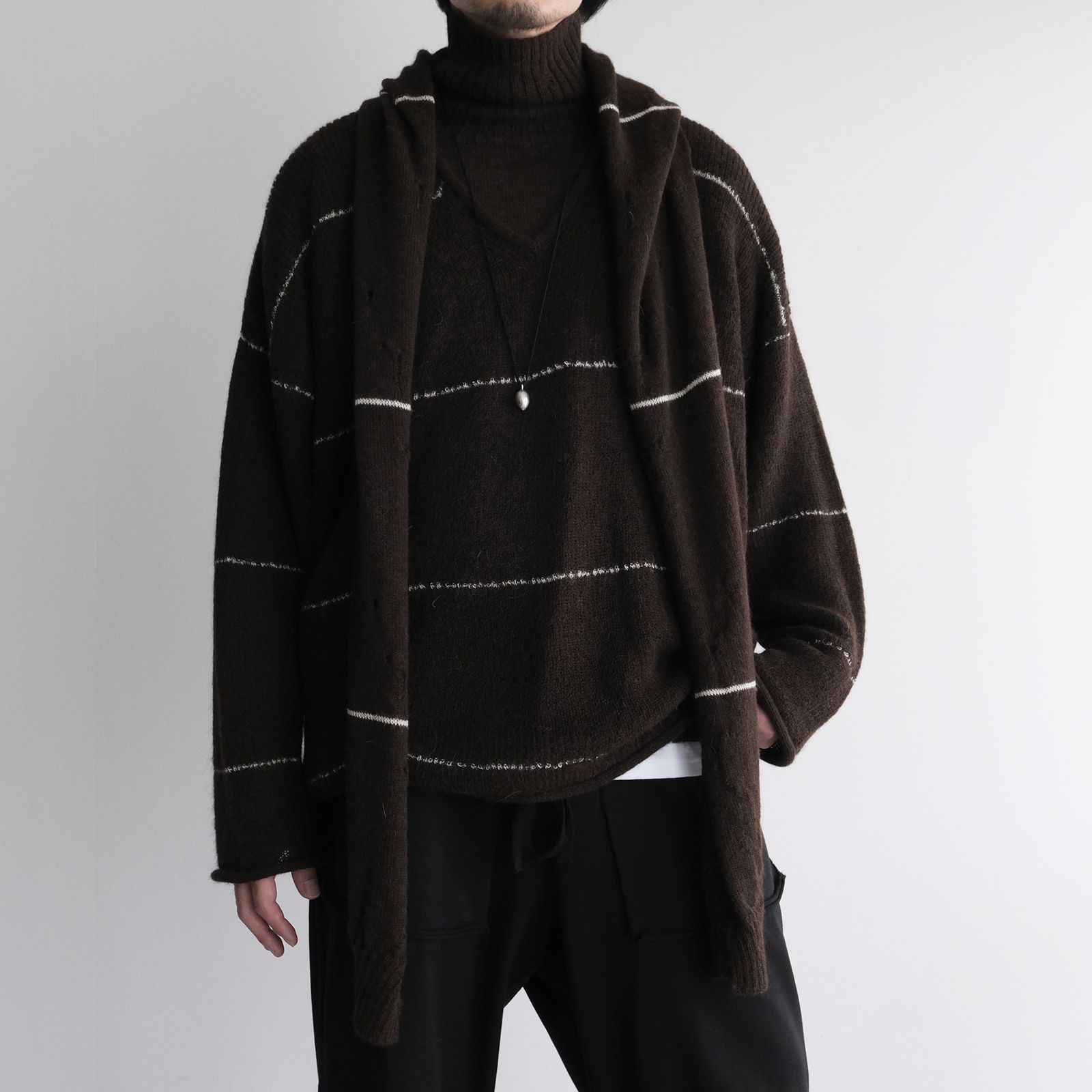 V-Neck Line Border Sweater -ニット-（Brown / ブラウン）