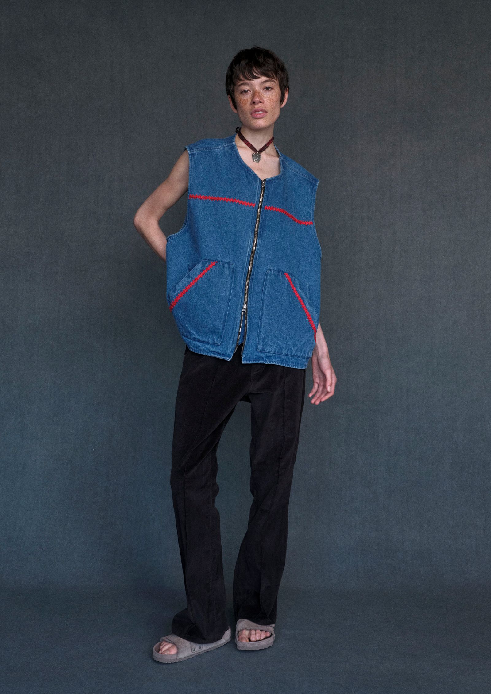 Trim Embroidery Denim Vest -ベスト-（Indigo×Black / インディゴ×ホワイト）