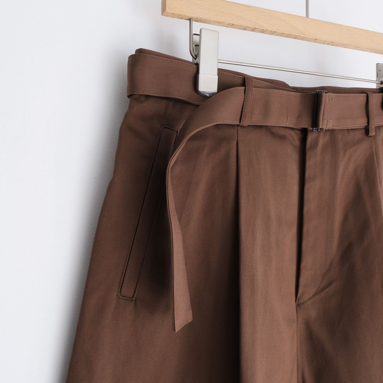 Dry Westpoint Barrel-Fit Belted Pants -パンツ-（Brown / ブラウン）GM263-40381