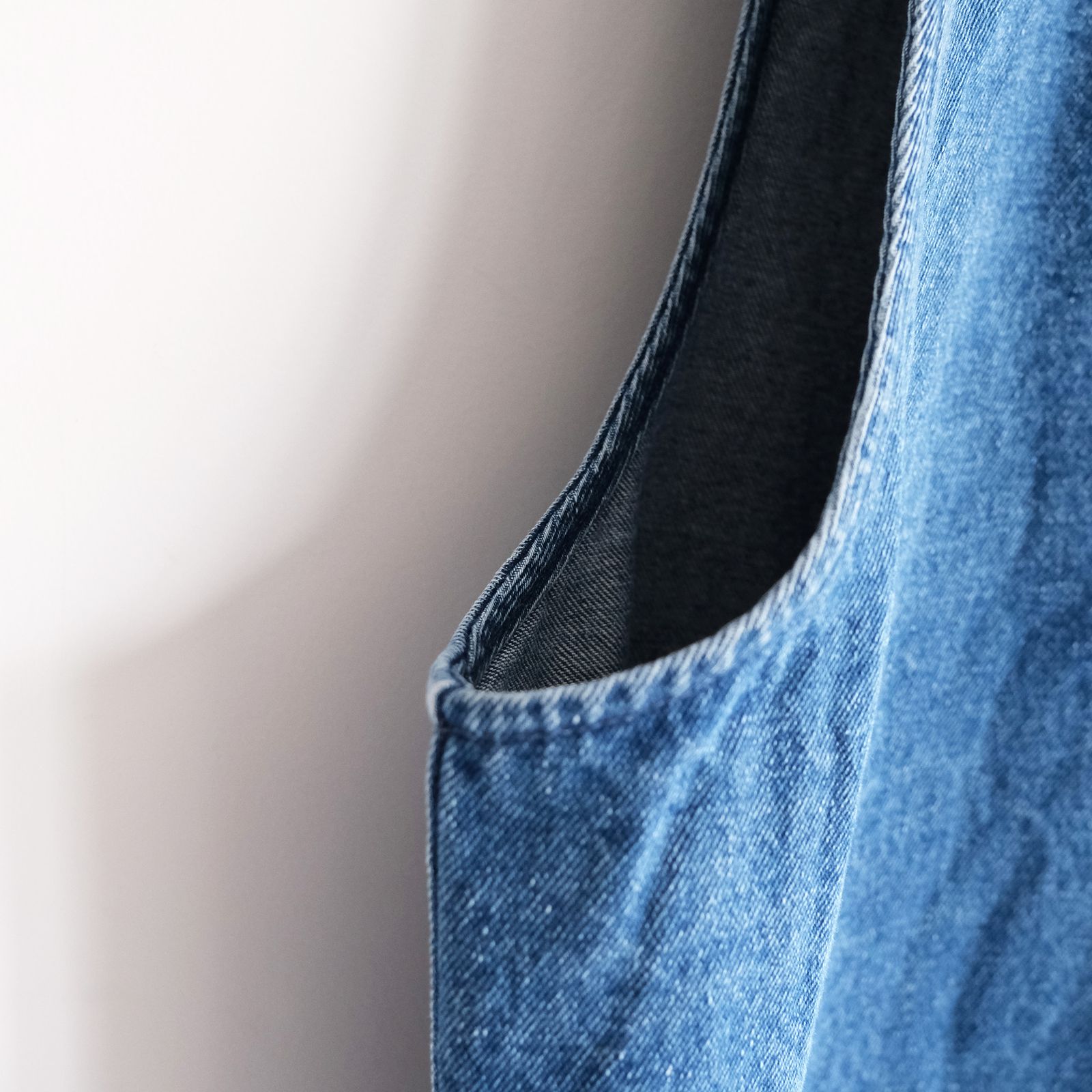 Trim Embroidery Denim Vest -ベスト-（Indigo×Black / インディゴ×ホワイト）