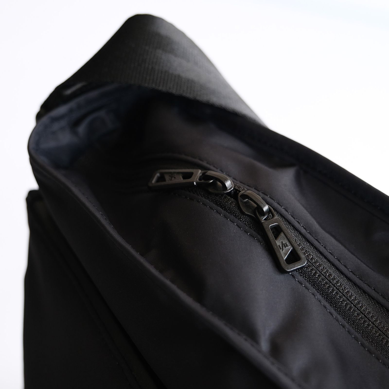 Recycle Twill Courier Shoulder -バッグ-（Black / ブラック）