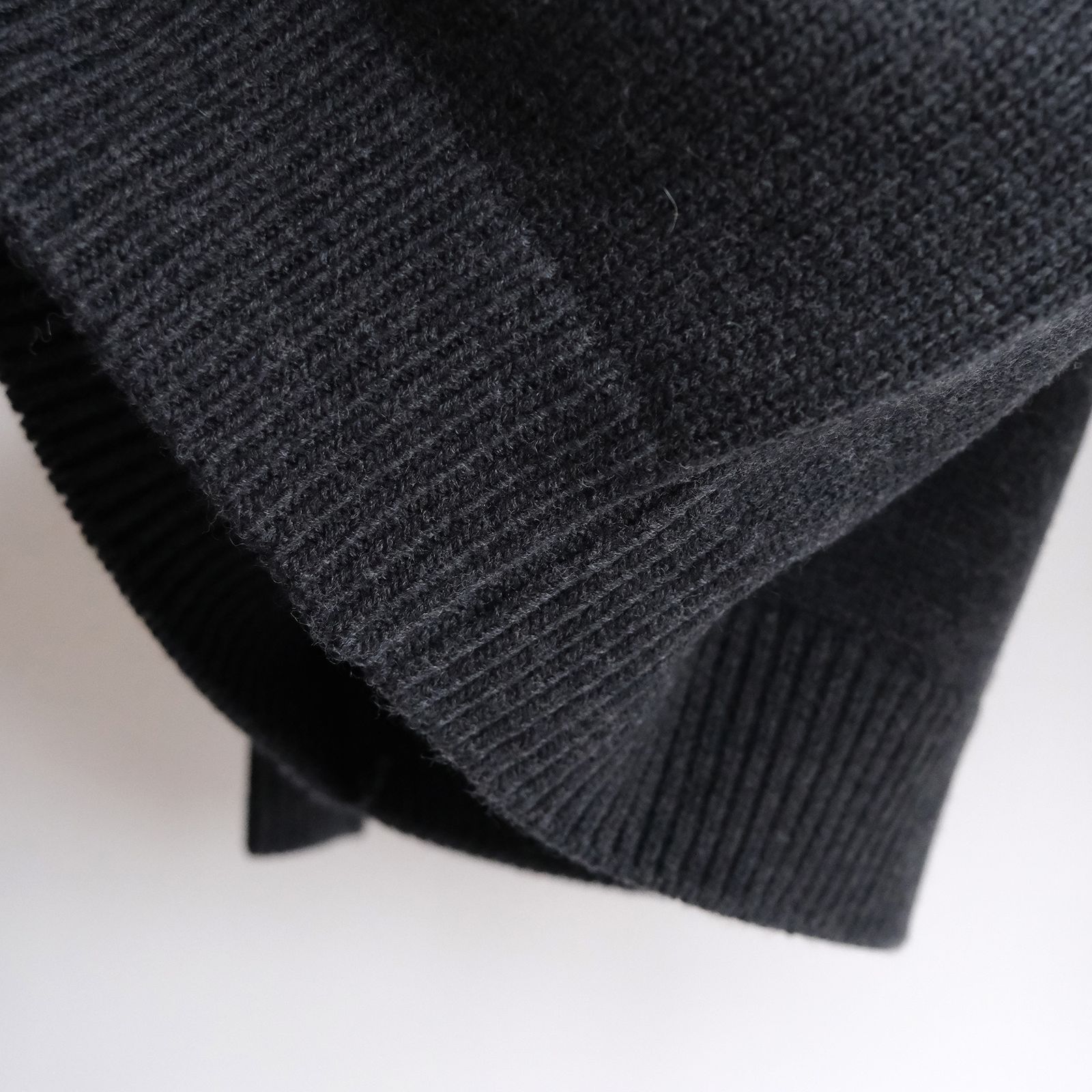 5 Gauge Raglan Jumper -ニット-（Black / ブラック）