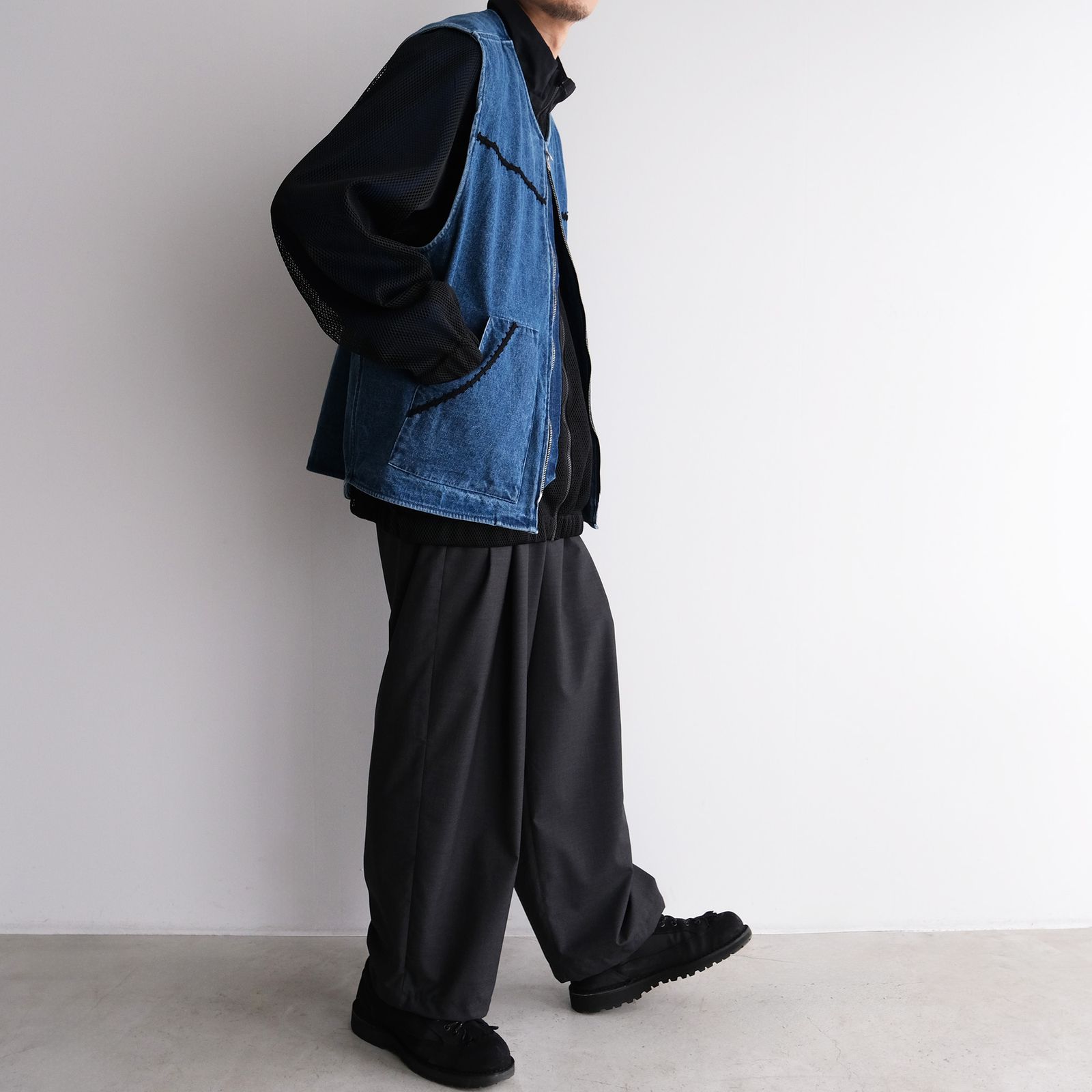 Trim Embroidery Denim Vest -ベスト-（Indigo×Black / インディゴ×ホワイト）