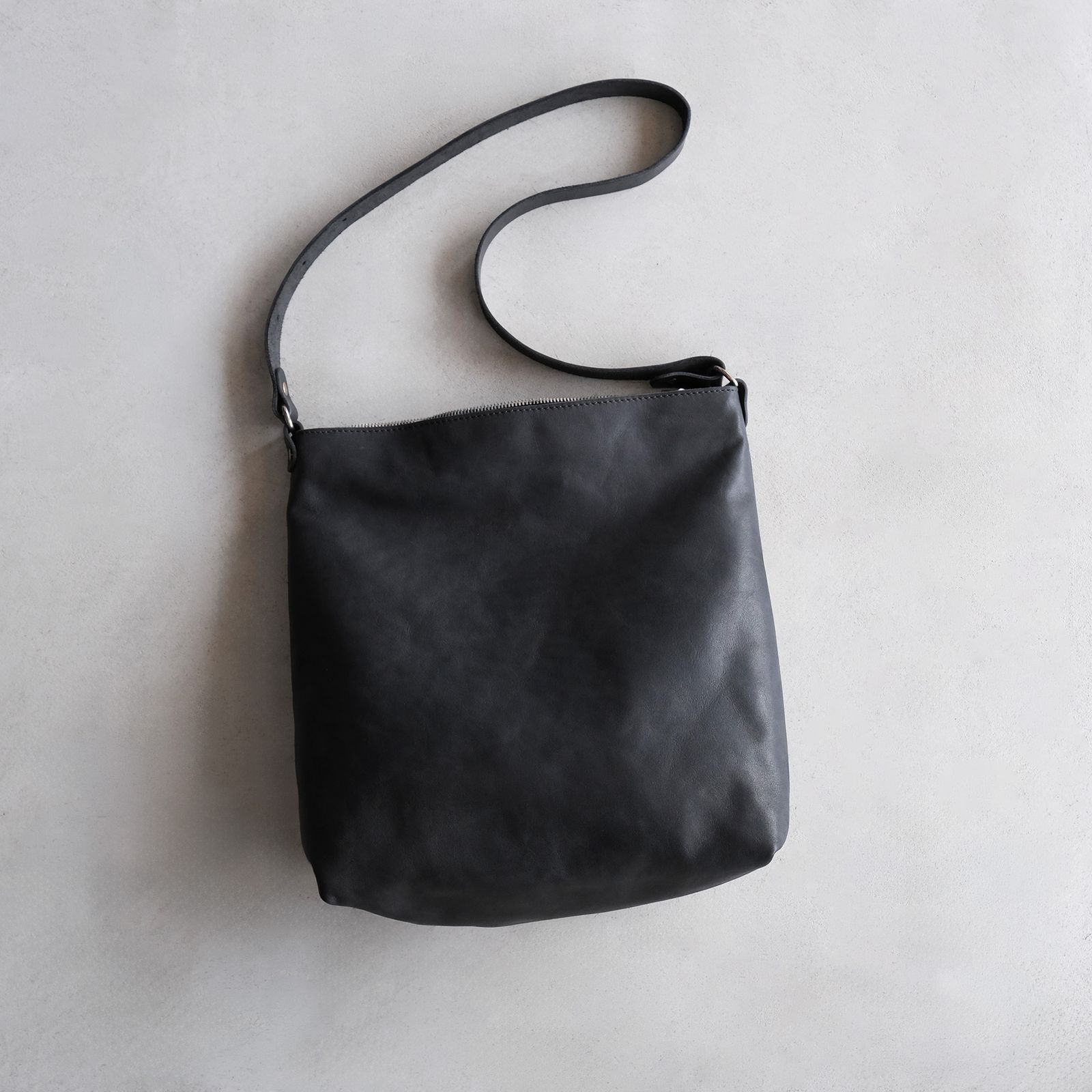 Soft Horse Full Grain Nylon Lining Shoulder Bag -バッグ-（Black / ブラック）