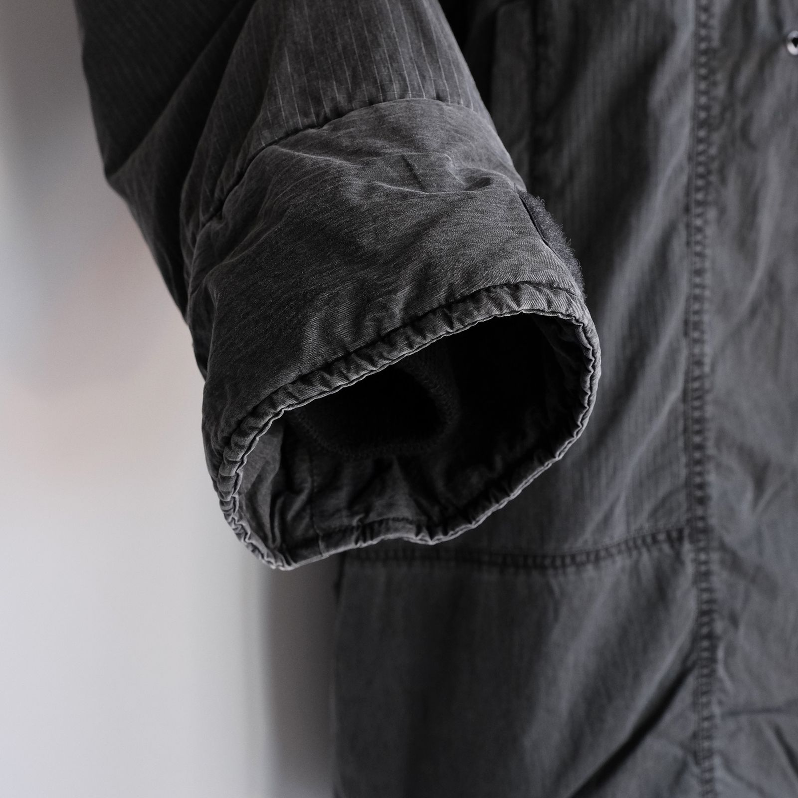 Padded Tactical Field Coat（INNAT×WILD THINGS）-コート-（Black / ブラック）