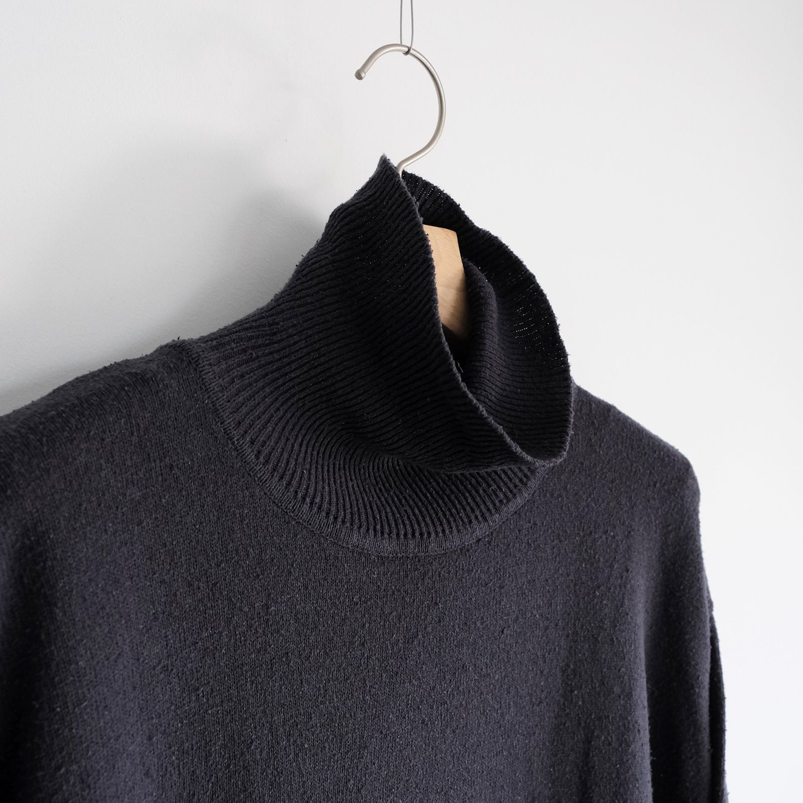 Silk Knit Turtle Neck -ニット-（Dark Navy / ダークネイビー）