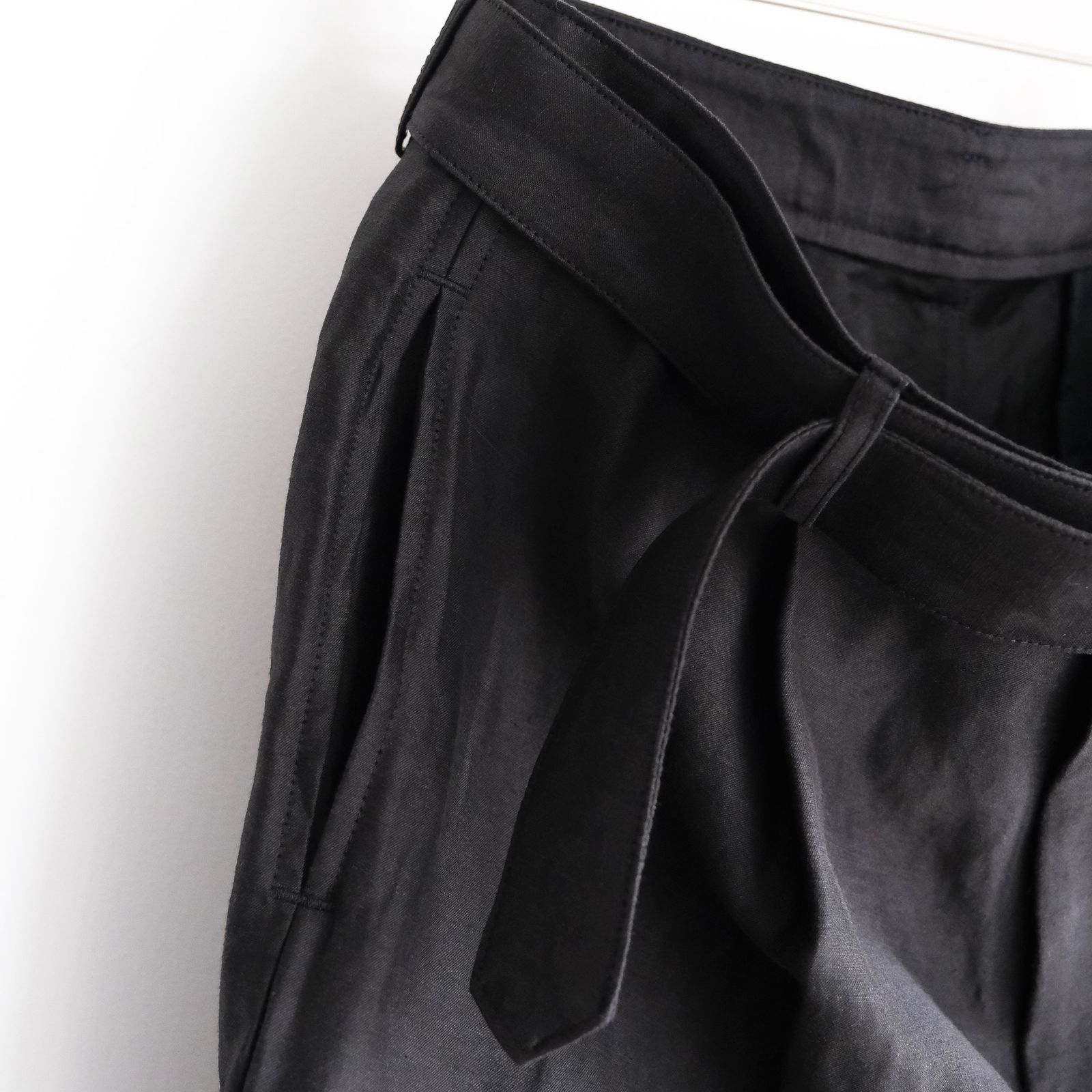 Linen Cupro Back Satin Belted Pants -パンツ-（Black / ブラック）GM261-40371