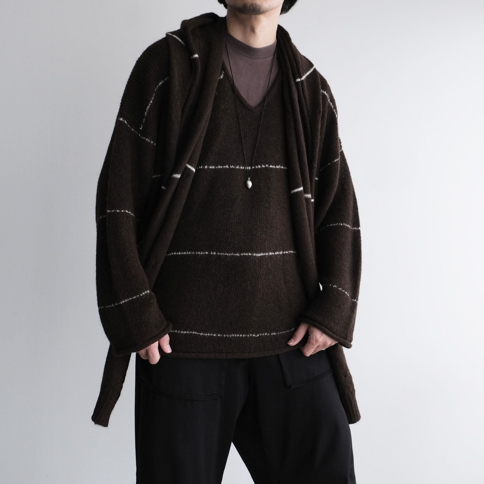 V-Neck Line Border Sweater -ニット-（Brown / ブラウン）