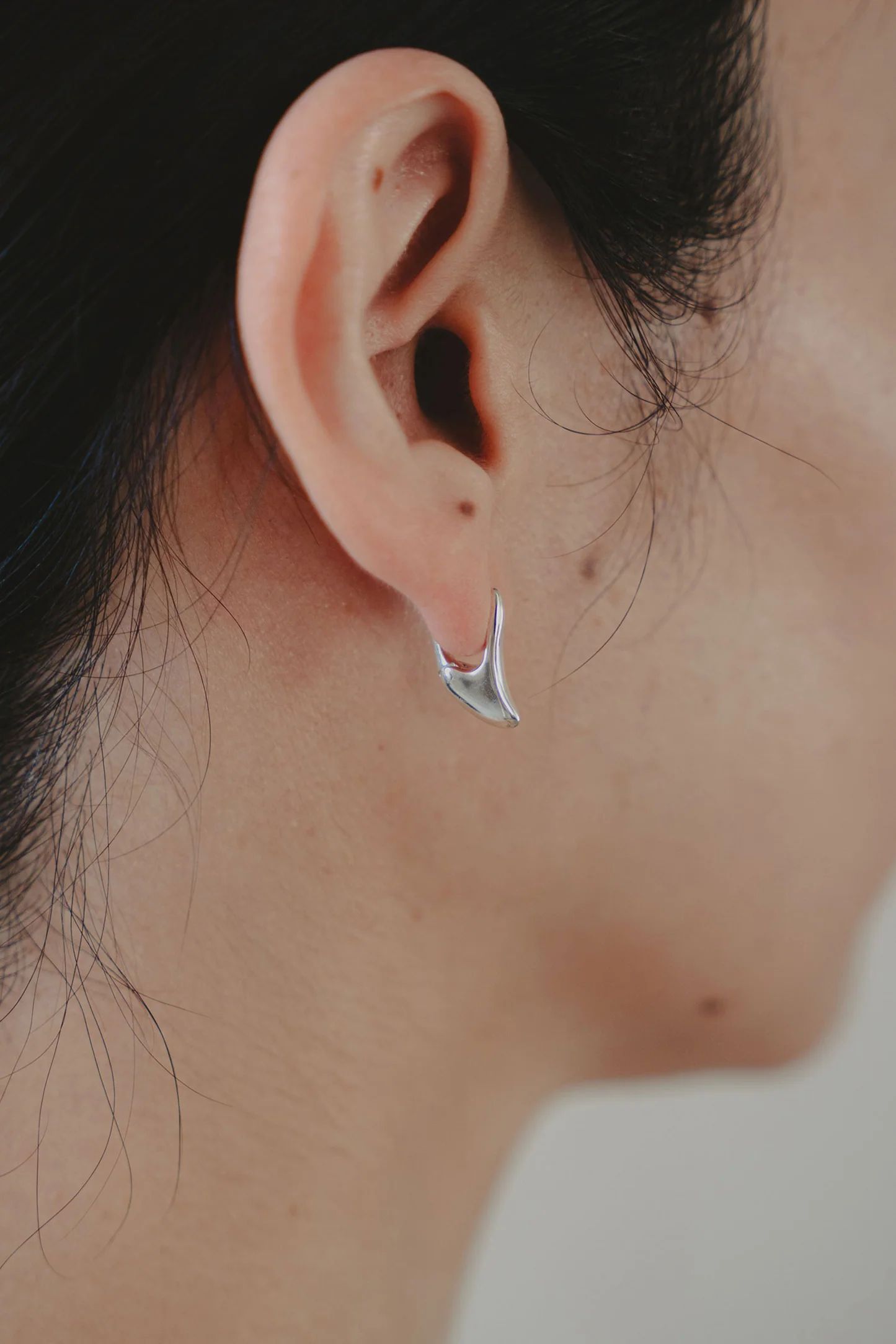 Tiny Moon Hoops -ピアス-（Silver 925 / シルバー925）