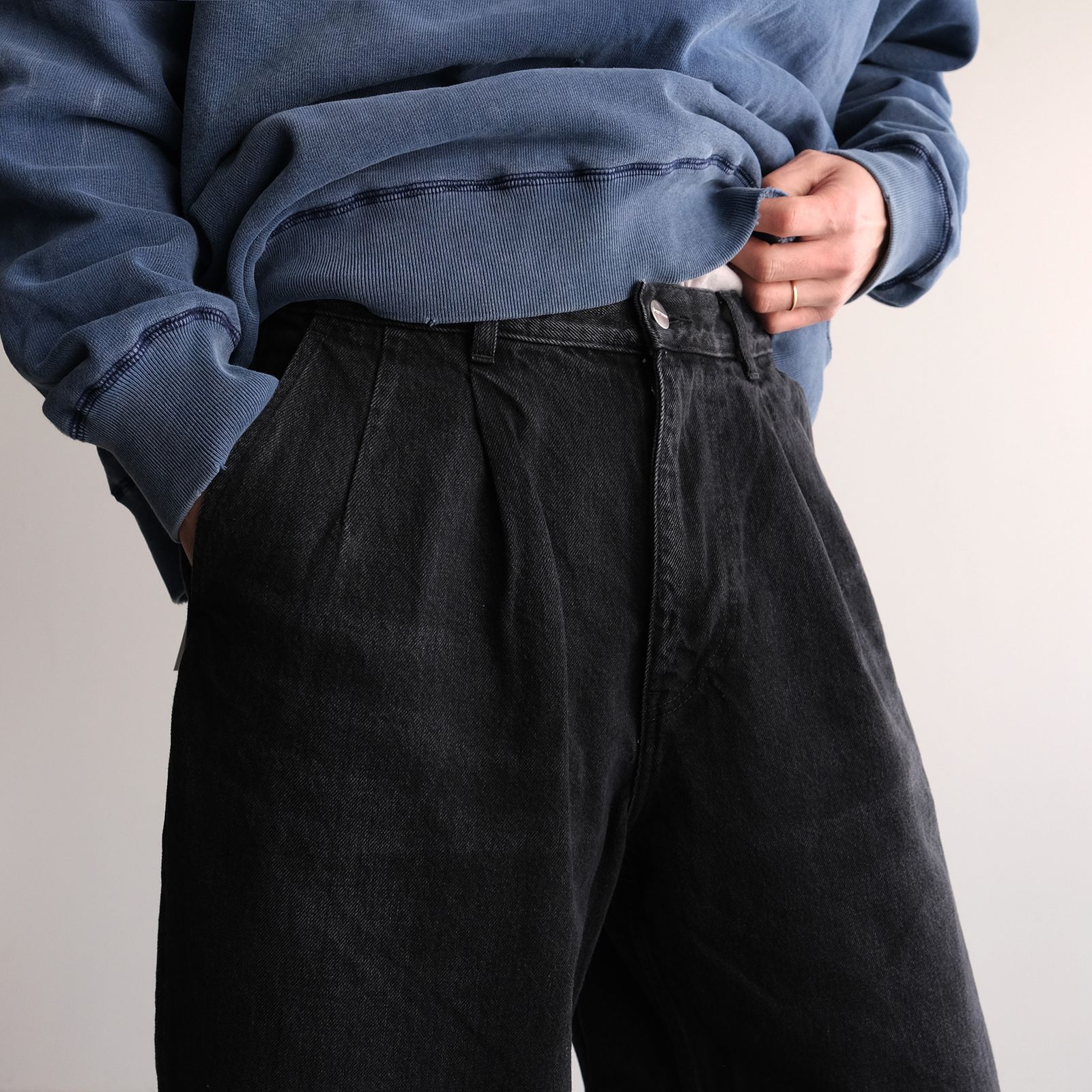 Selvage Denim Two Tuck Pants -デニムパンツ-（Black Dark Fade / ブラックダークフェード）GU261-40061DB