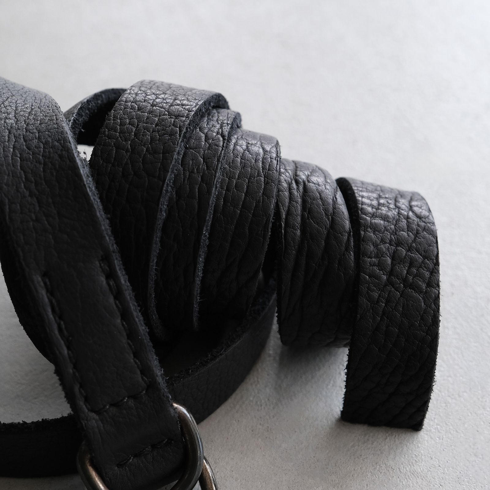 Bison Full Grain Unisex Leather Belt -ベルト-（Black / ブラック）