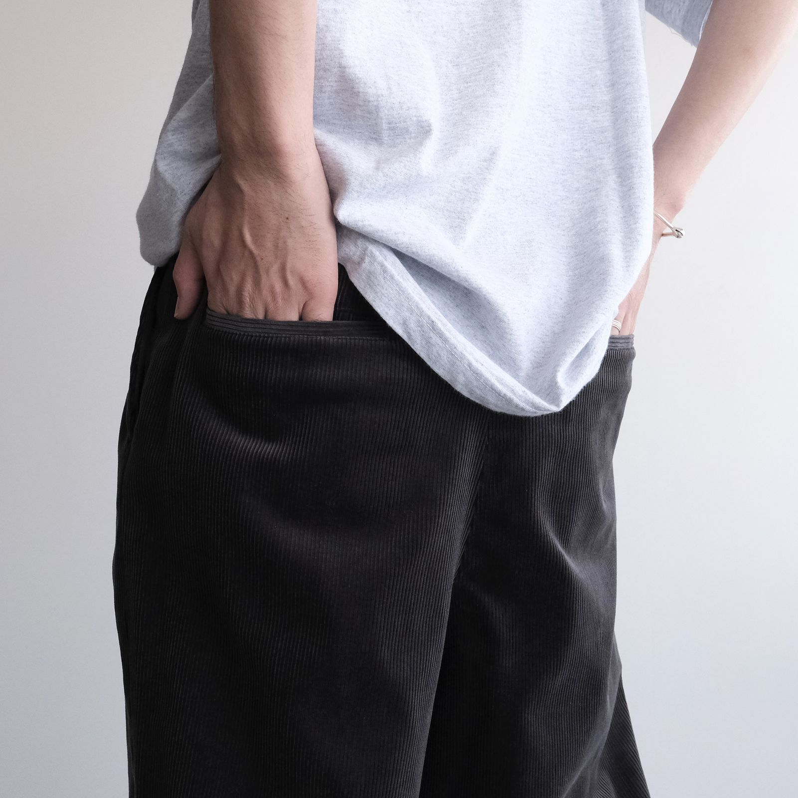 Suvin Corduroy Wide Straight Trousers -パンツ-（Gray / グレー）GU263-40213B