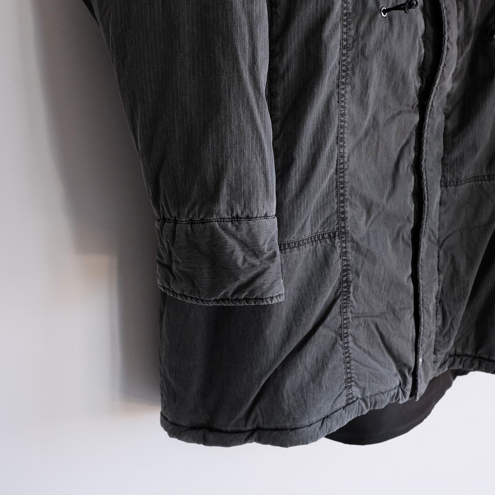 Padded Tactical Field Coat（INNAT×WILD THINGS）-コート-（Black / ブラック）