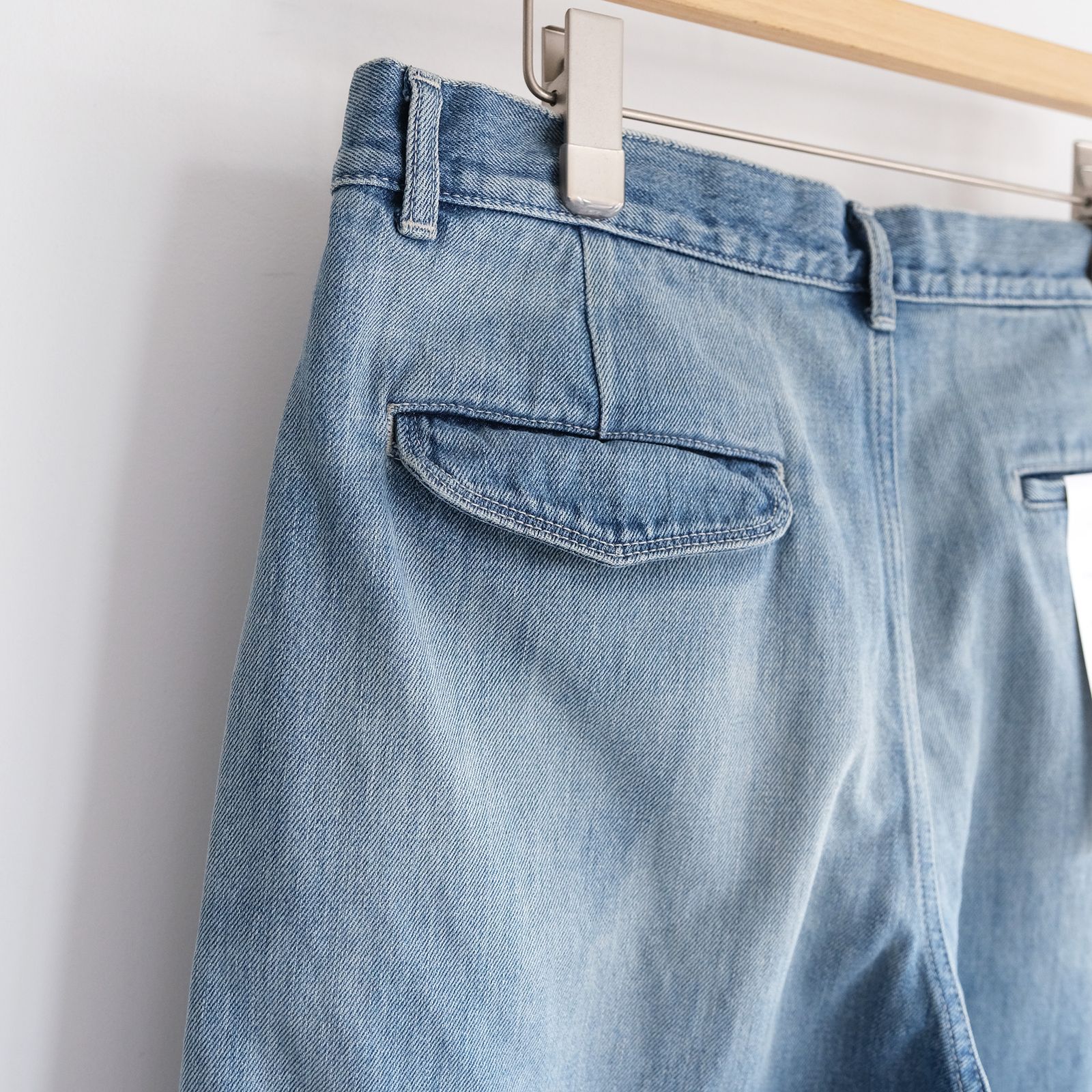 Selvage Denim Two Tuck Tapered Pants -パンツ-（Indigo Light Fade / インディゴライトフェード）