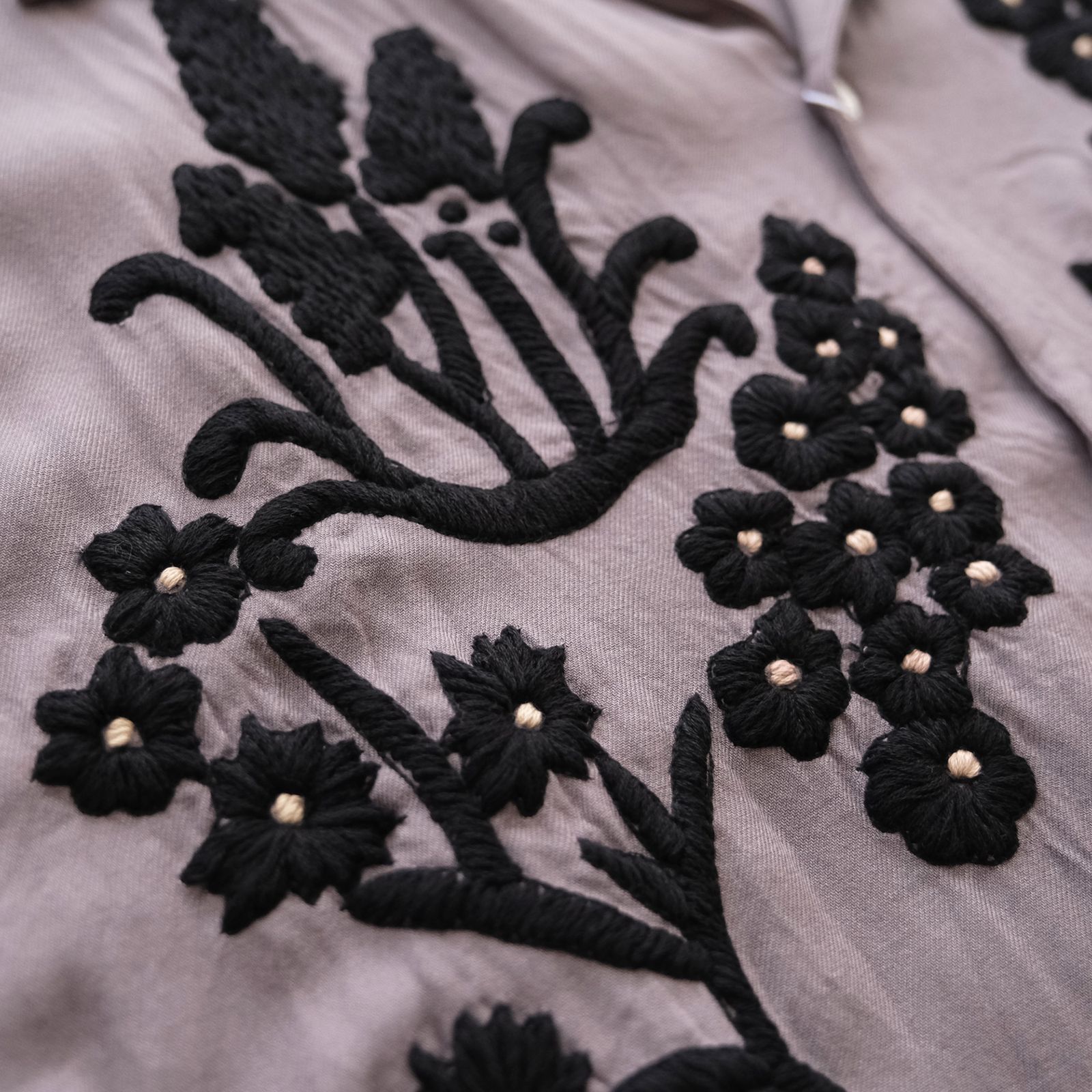 Flower Hand Embroidery Shirt -シャツ-（Gray / グレー）