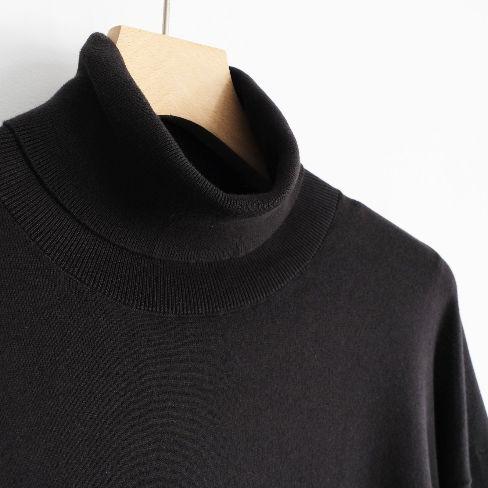 Smooth Suvin Turtleneck Sweater -セーター-（Black / ブラック）