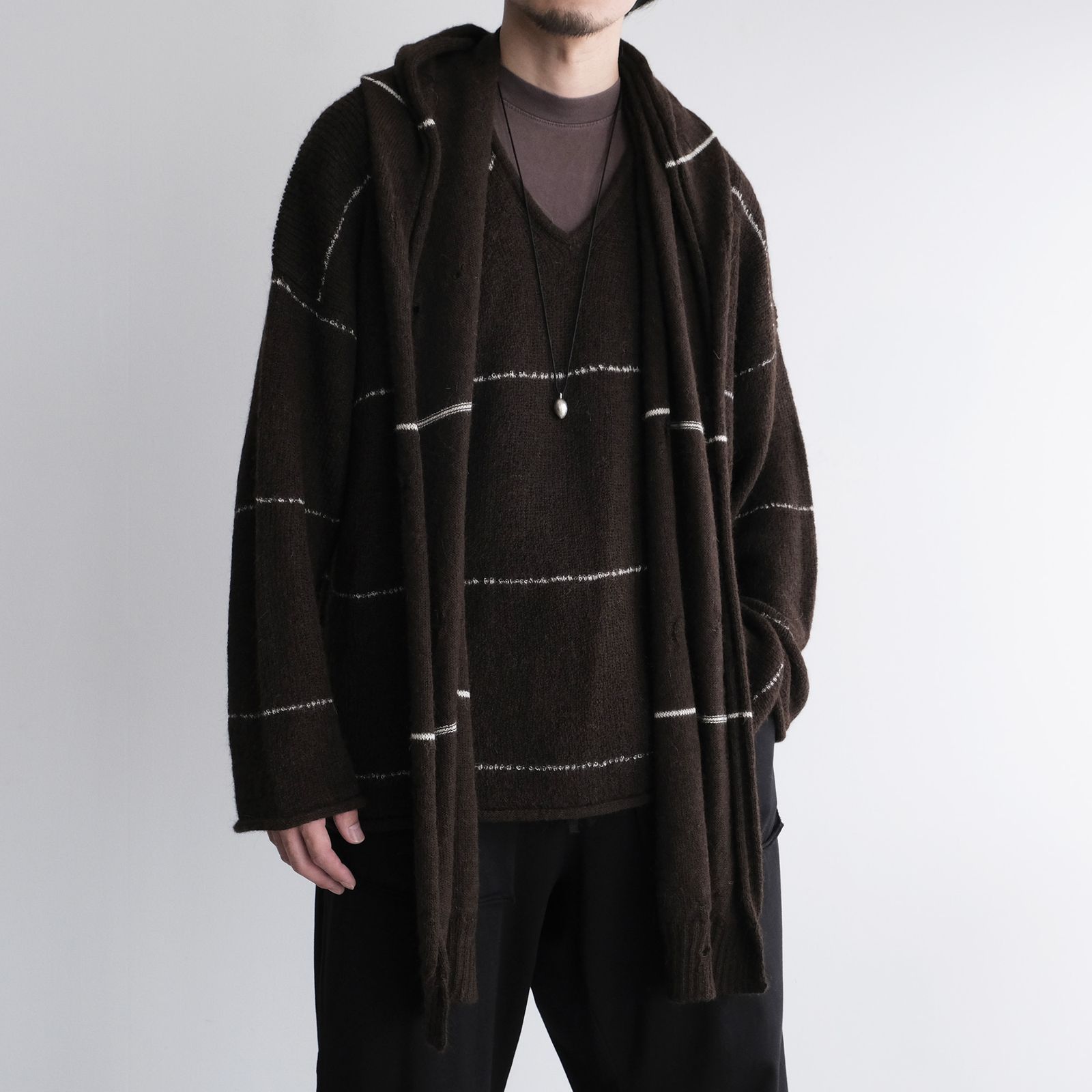 V-Neck Line Border Sweater -ニット-（Brown / ブラウン）