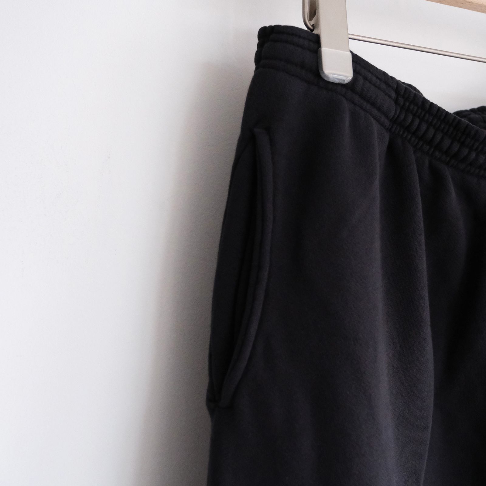 Cursive Sign ST PT 16oz -スウェットパンツ-（Fade Black / フェード ブラック）