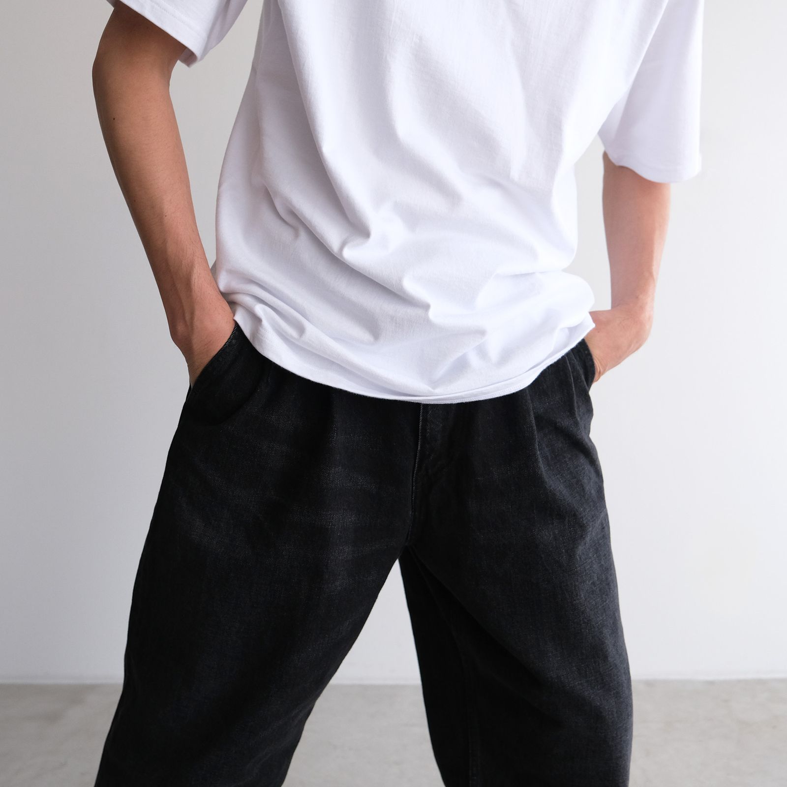 Selvage Denim Two Tuck Tapered Pants -パンツ-（Black Dark Fade / ブラックダークフェード）