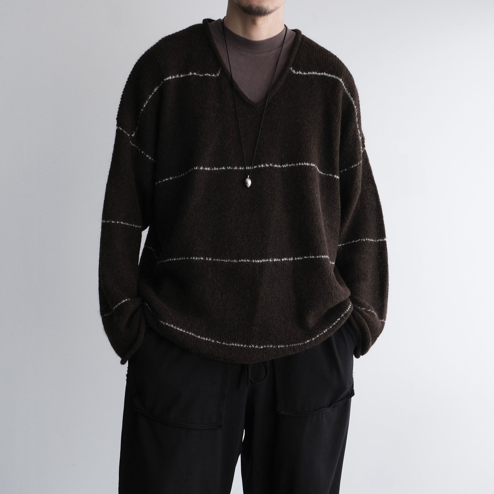 V-Neck Line Border Sweater -ニット-（Brown / ブラウン）