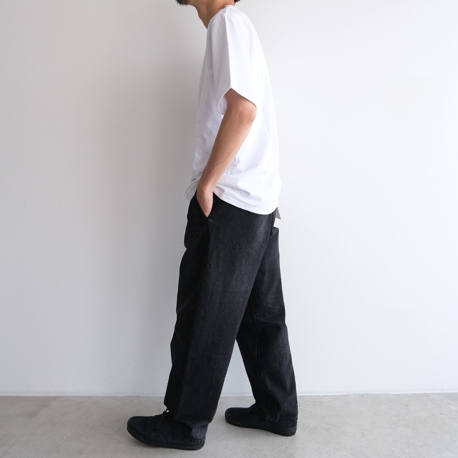 Selvage Denim Two Tuck Tapered Pants -パンツ-（Black Dark Fade / ブラックダークフェード）