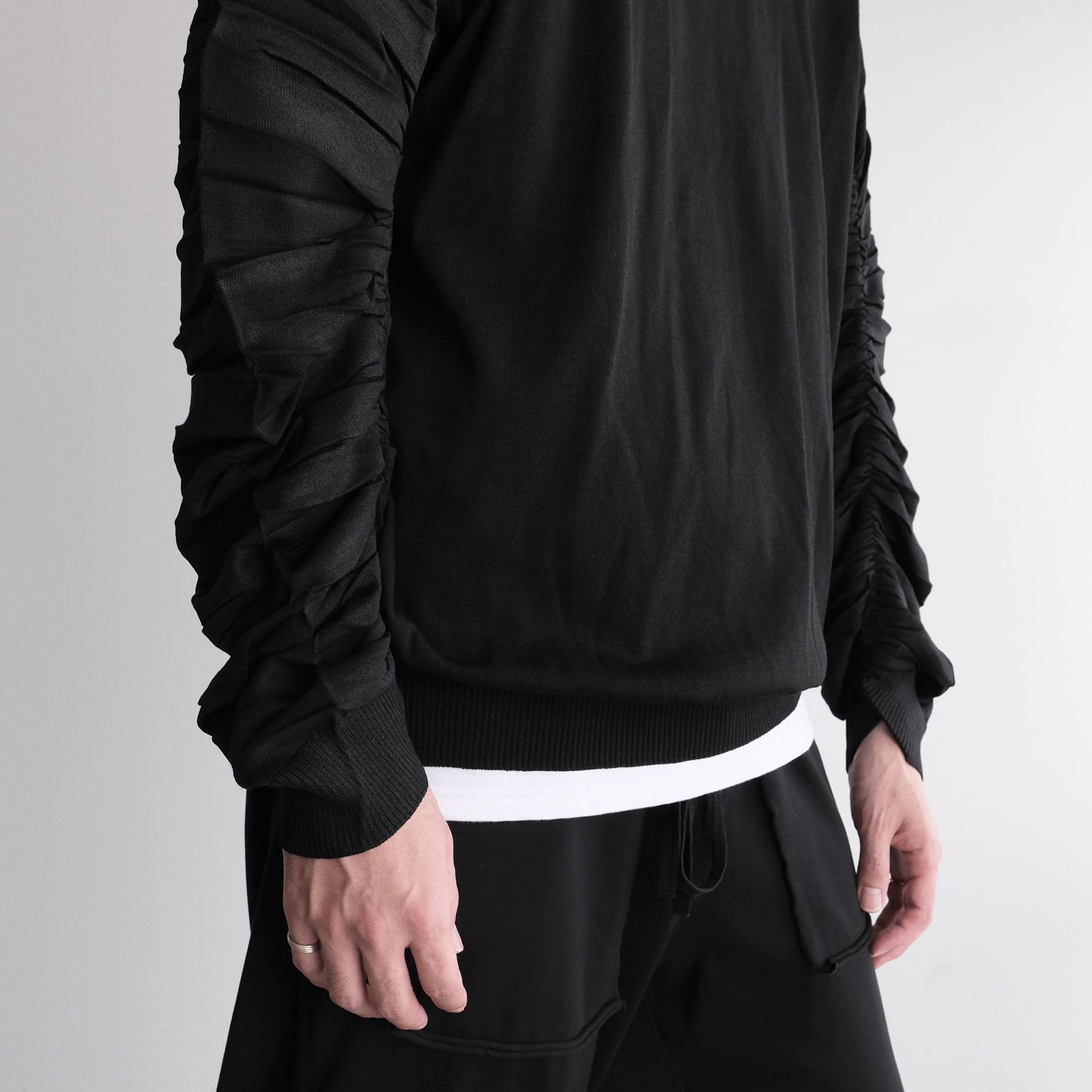 "Shirring" Sleeve Knit -ニット-（Black / ブラック）