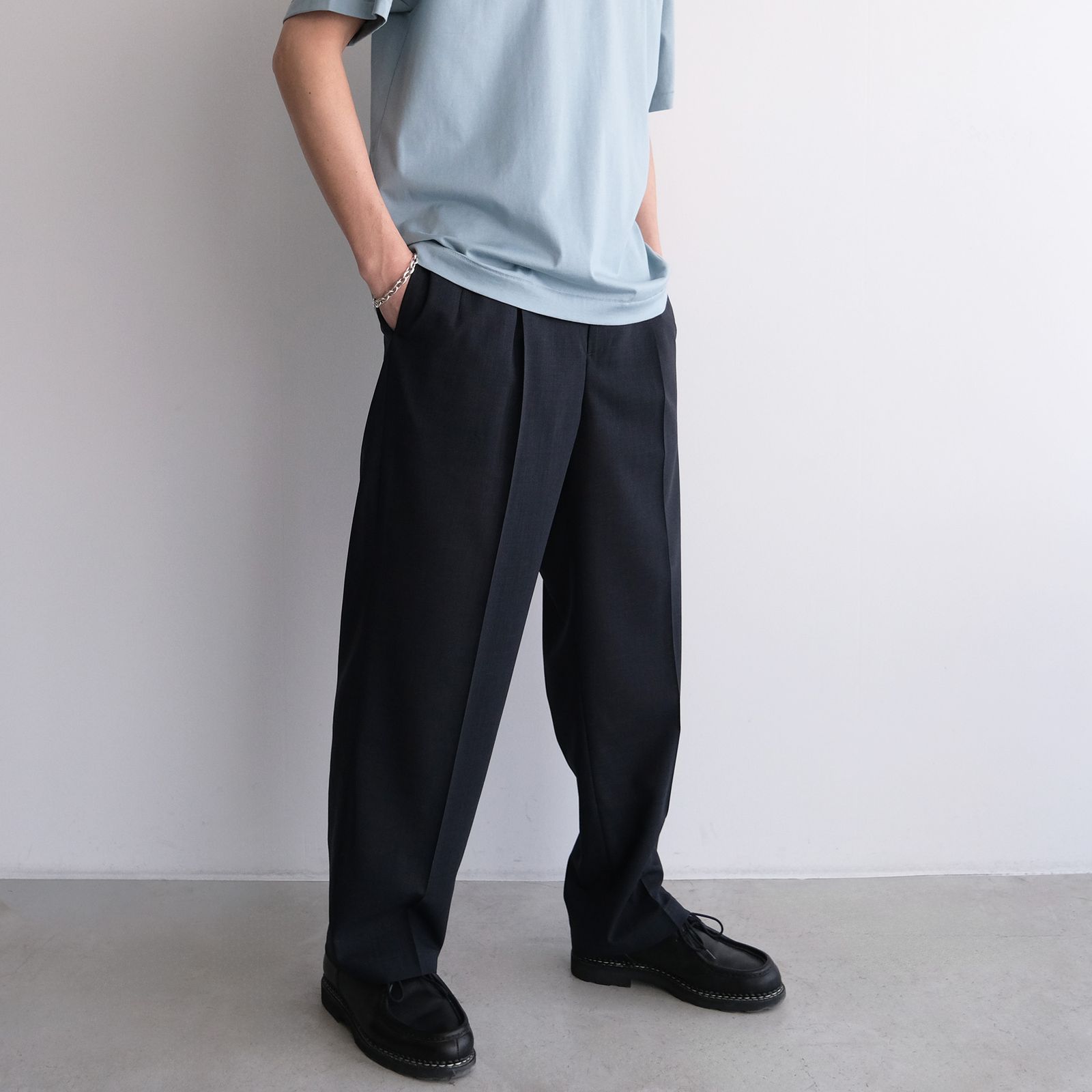 Twist Wool Gauze Two Tucked Easy Pants -スラックス-（Navy Top / ネイビートップ）