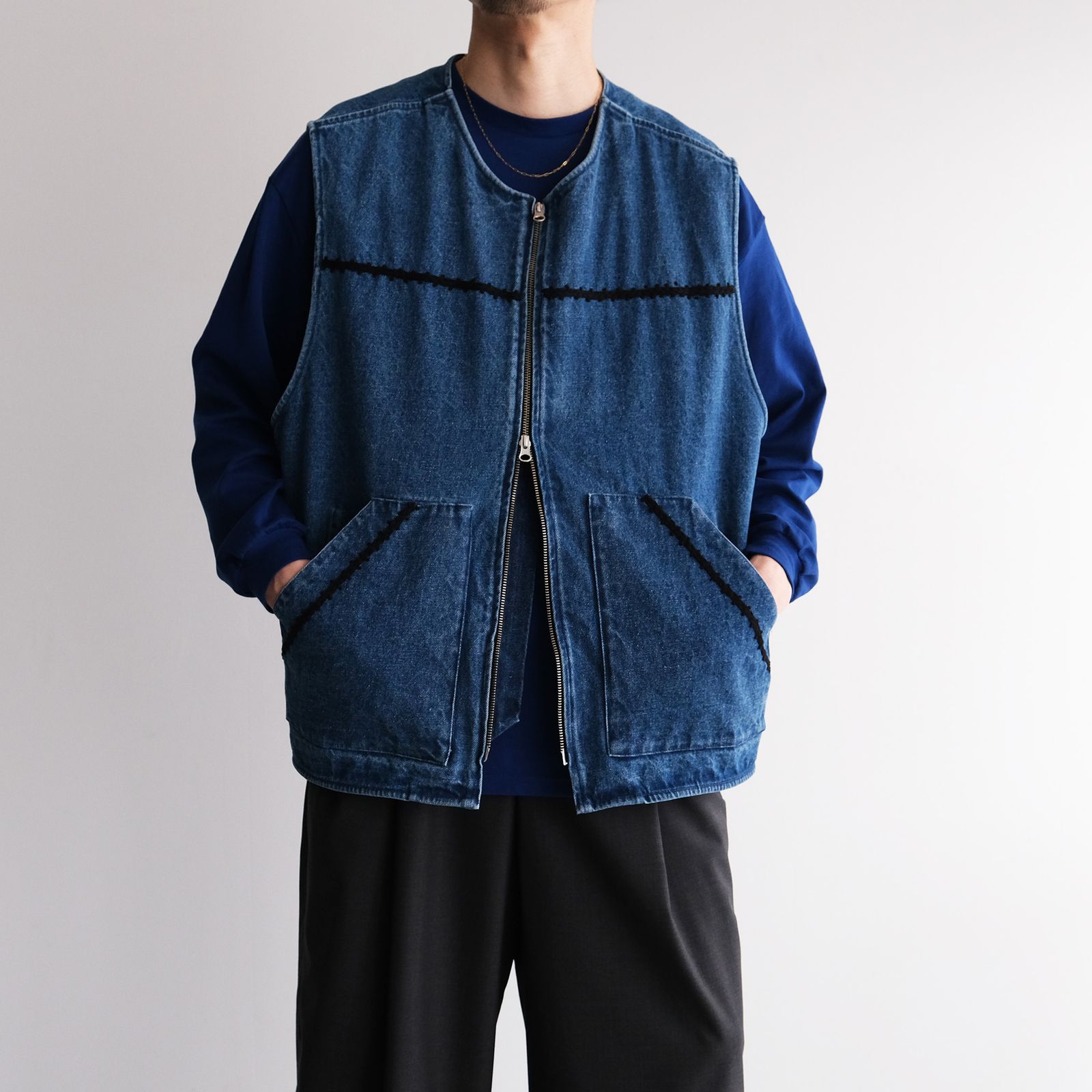 Trim Embroidery Denim Vest -ベスト-（Indigo×Black / インディゴ×ホワイト）