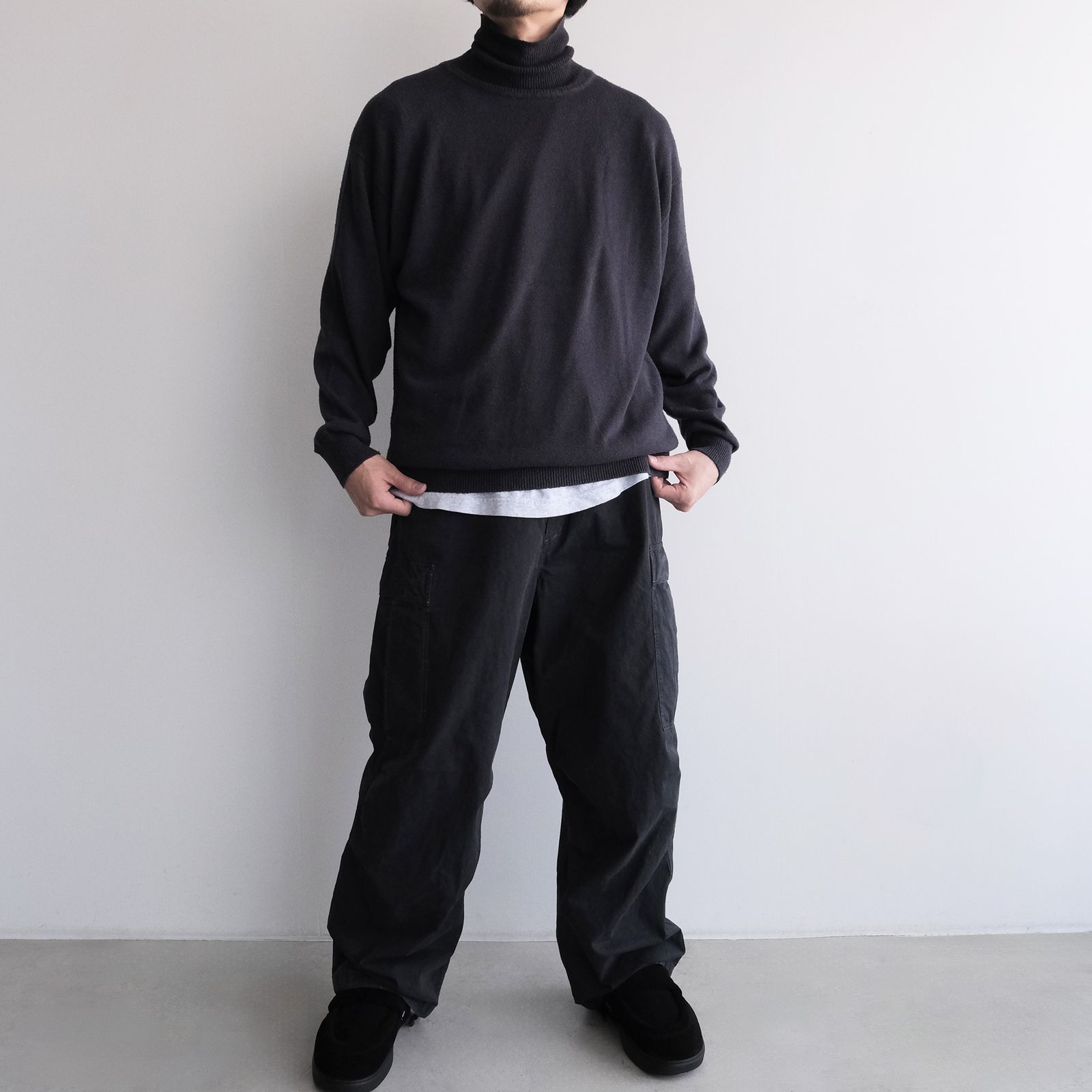 Silk Knit Turtle Neck -ニット-（Dark Navy / ダークネイビー）