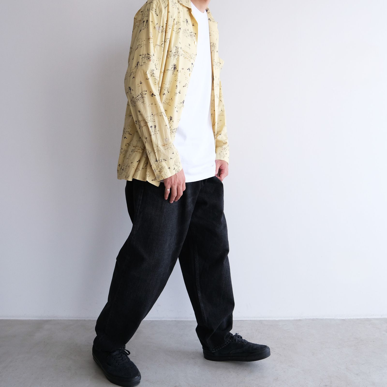 Selvage Denim Two Tuck Tapered Pants -パンツ-（Black Dark Fade / ブラックダークフェード）