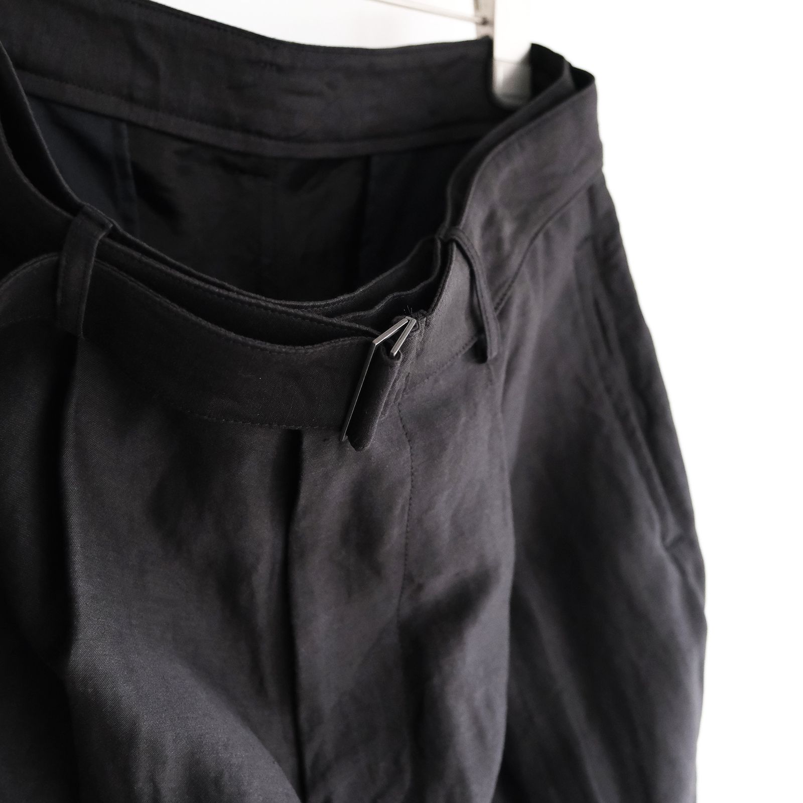Linen Cupro Back Satin Belted Pants -パンツ-（Black / ブラック）GM261-40371