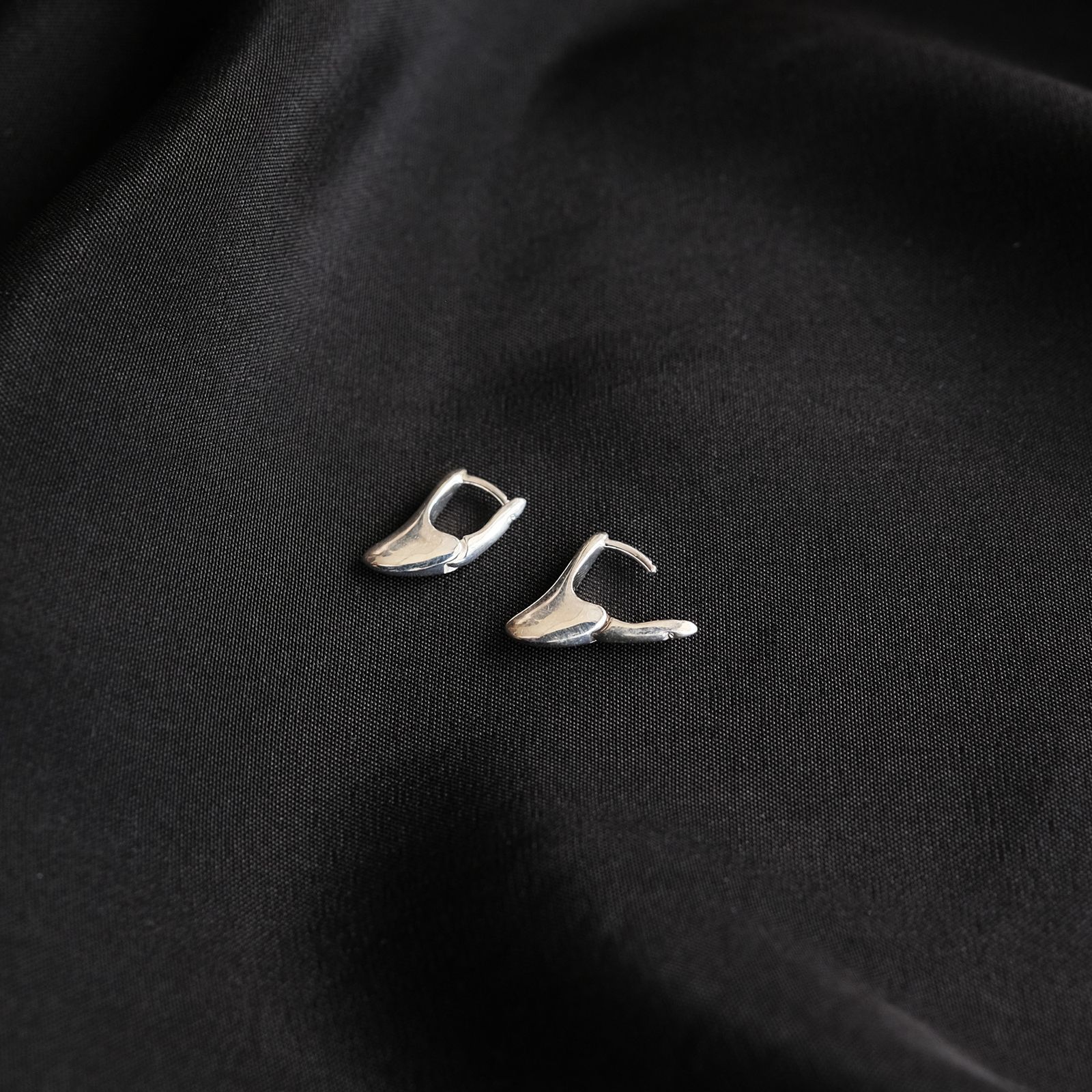 Tiny Moon Hoops -ピアス-（Silver 925 / シルバー925）