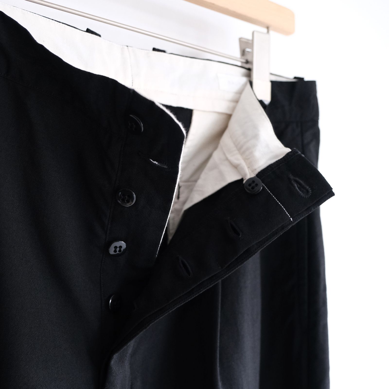 Wool 2 Tuck Trousers -パンツ-（Black / ブラック）