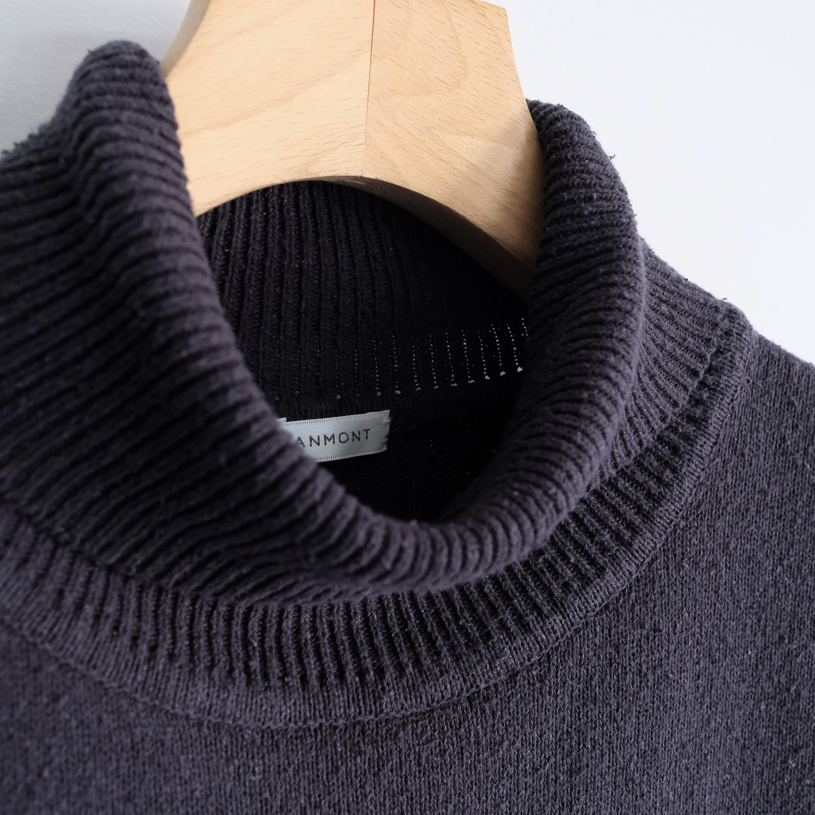 Silk Knit Turtle Neck -ニット-（Dark Navy / ダークネイビー）