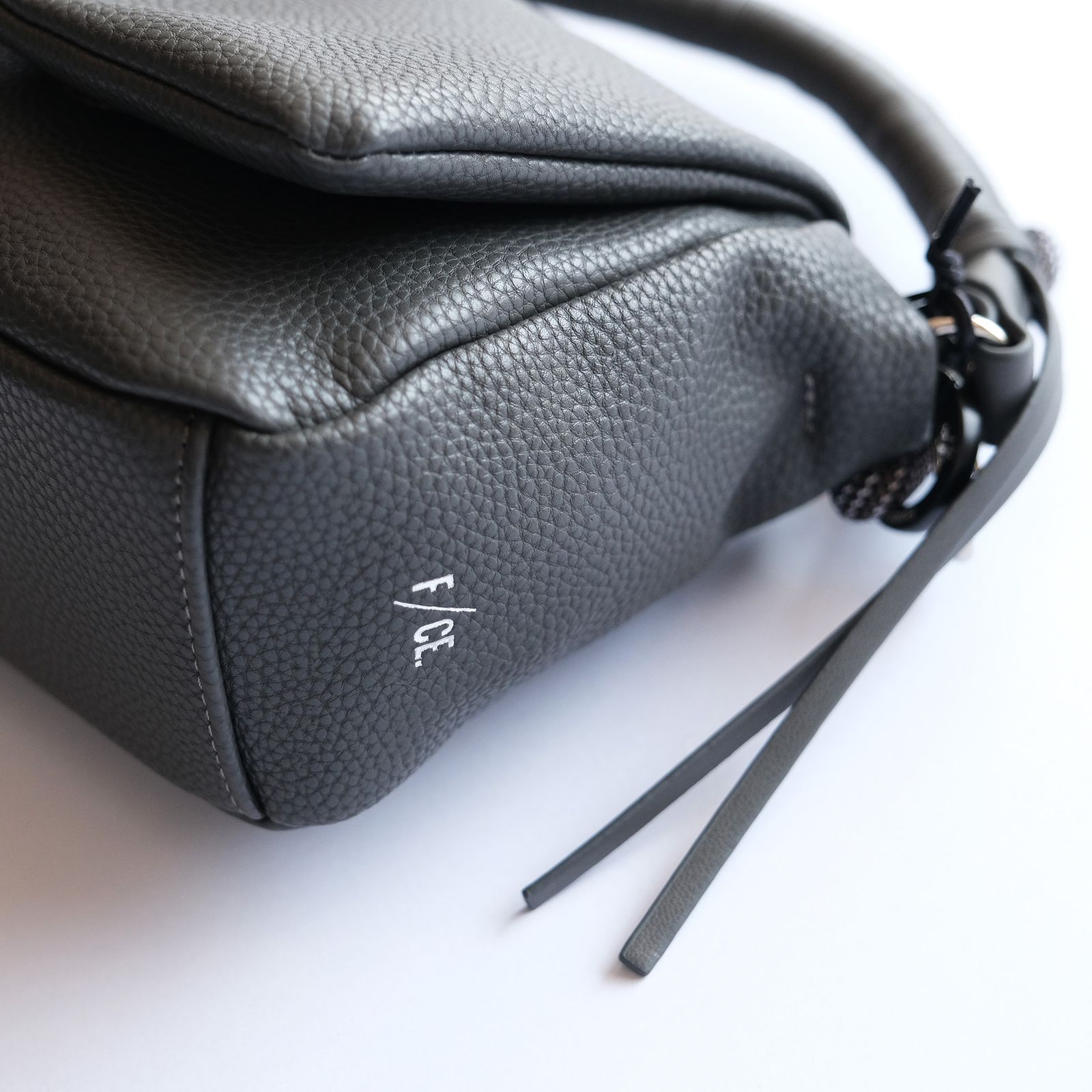 Tech Leather Mini Pouch -バッグ-（Charcoal / チャコール）