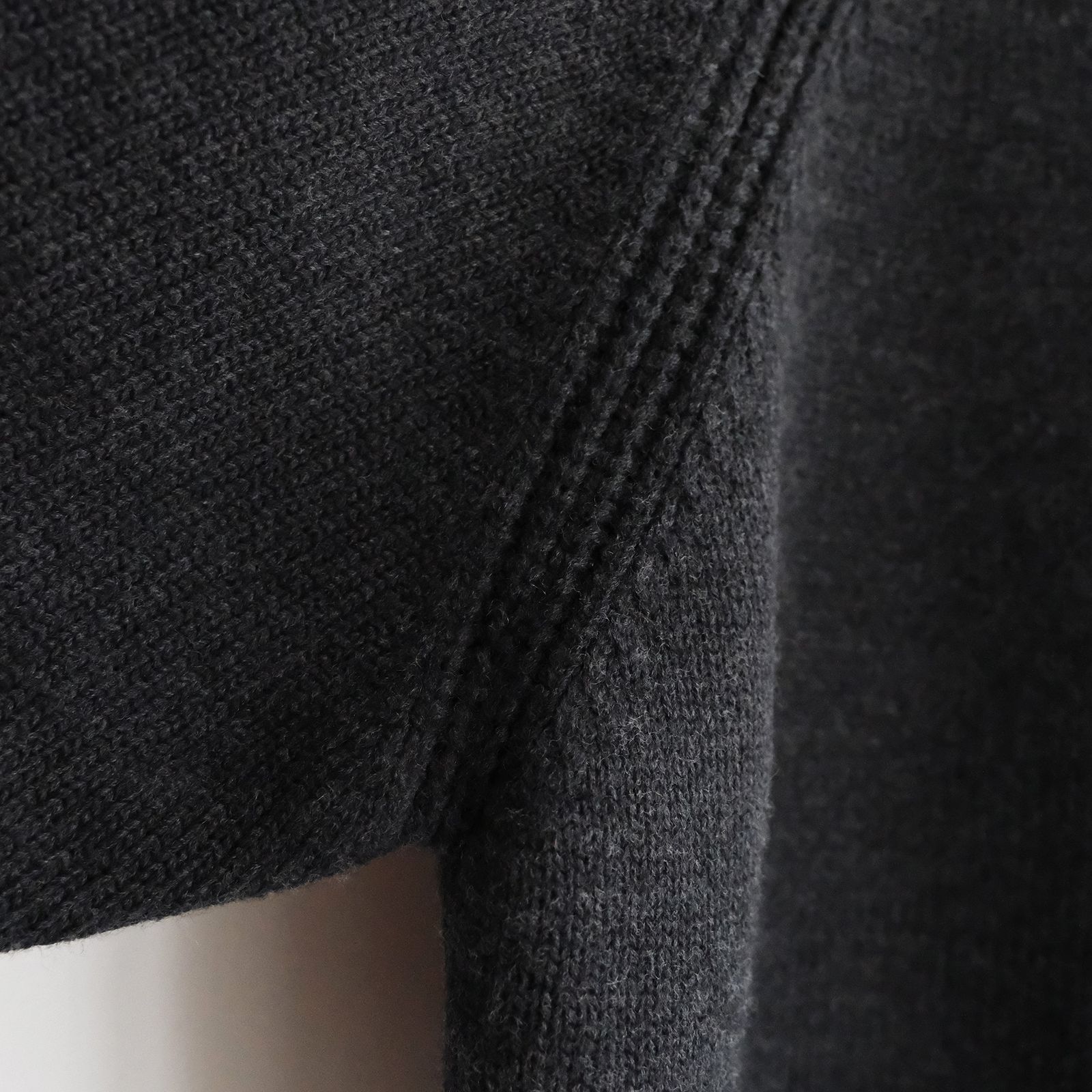 5 Gauge Raglan Jumper -ニット-（Black / ブラック）