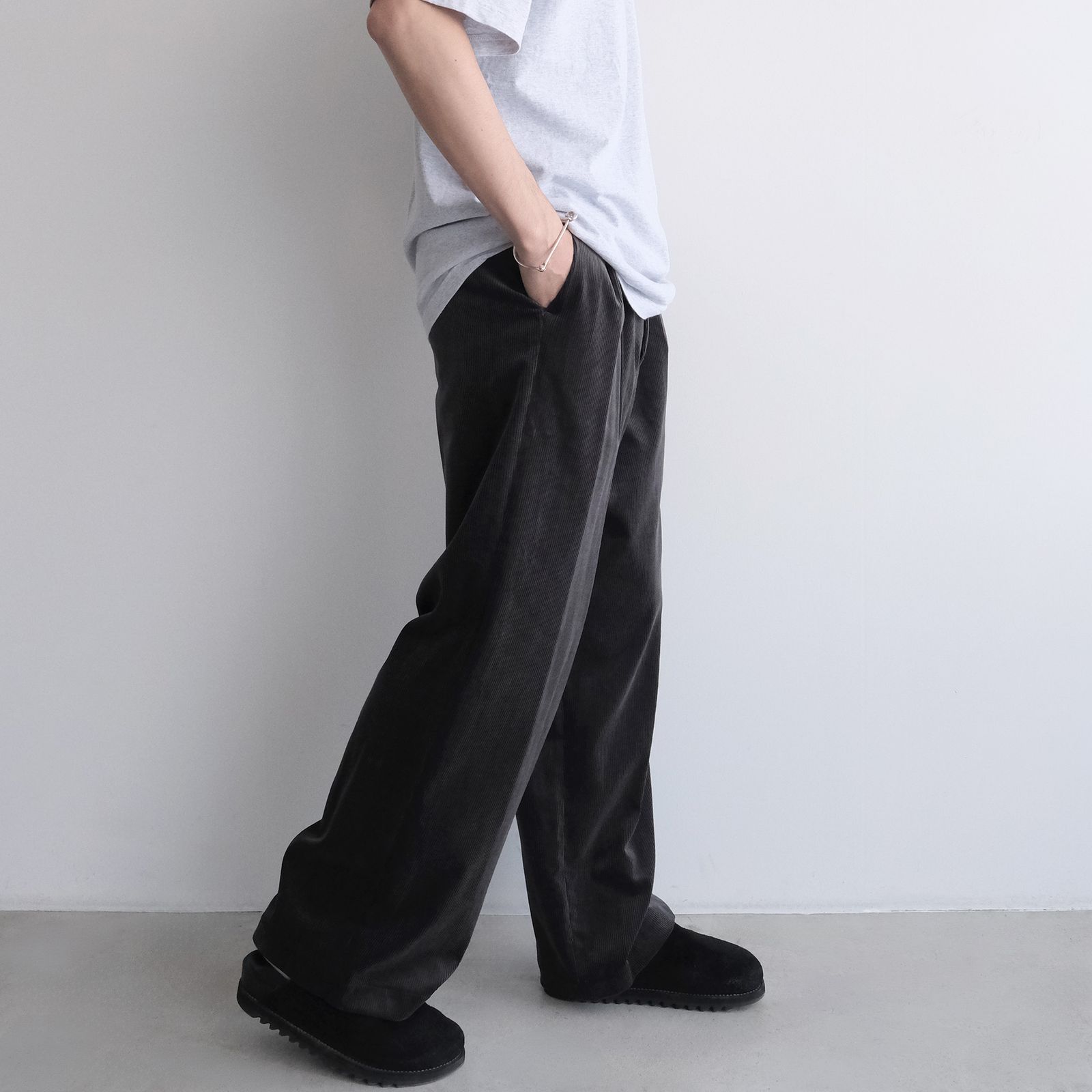 Suvin Corduroy Wide Straight Trousers -パンツ-（Gray / グレー）GU263-40213B